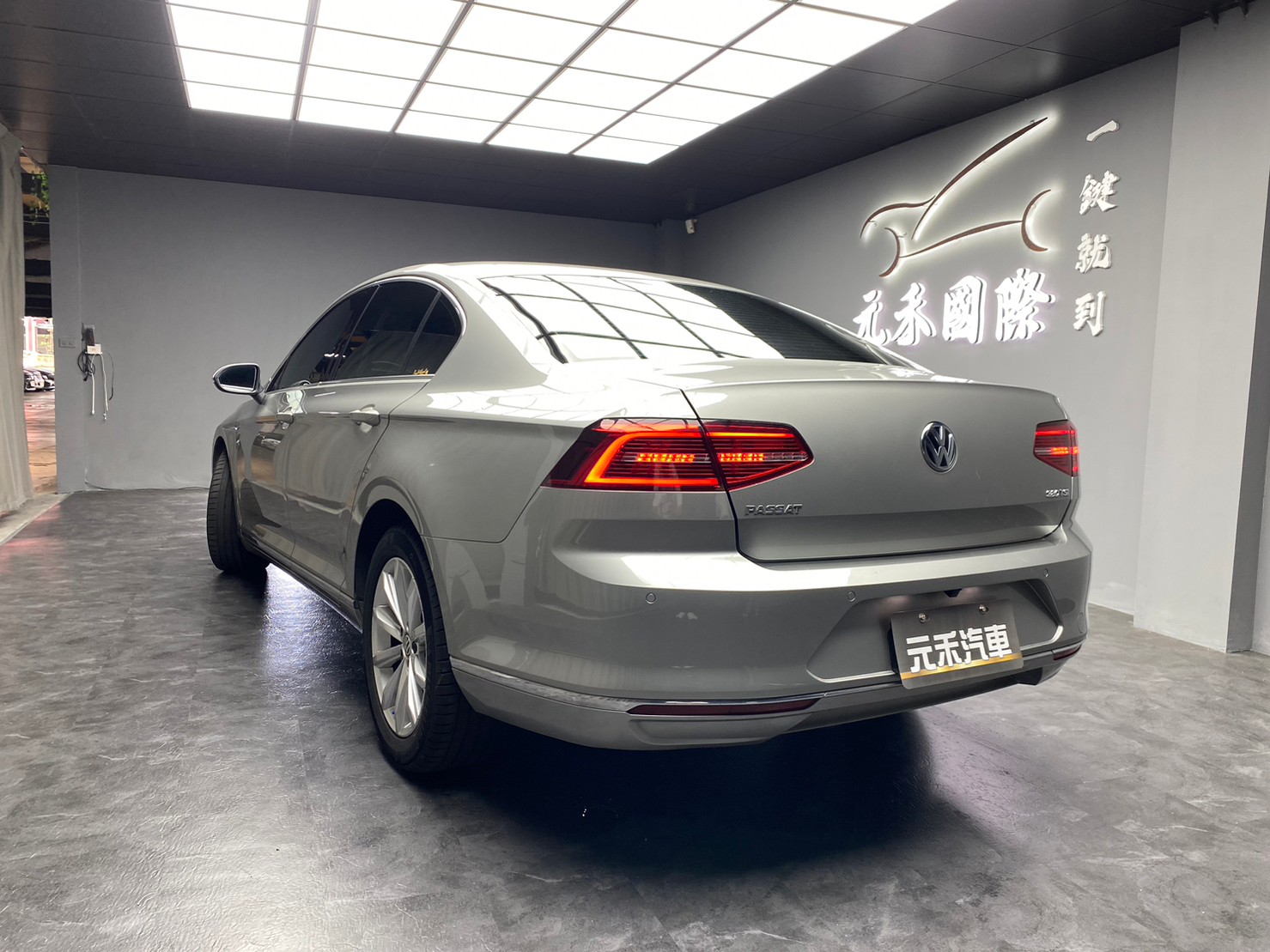 🔥2017 VW 八代改款 帕薩特 Passat 280 TSI CL 1.4 雙電熱椅/CARPLAY 🔥(148) 【阿龍中古車 0968-691-205】  第3張相片