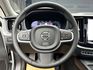 🔥2022式 VOLVO XC60 B4 Momentum Plus 輕油電/HK音響/環景/新車保固🔥(114)【阿龍中古車 0968-691-205】  第5張縮圖
