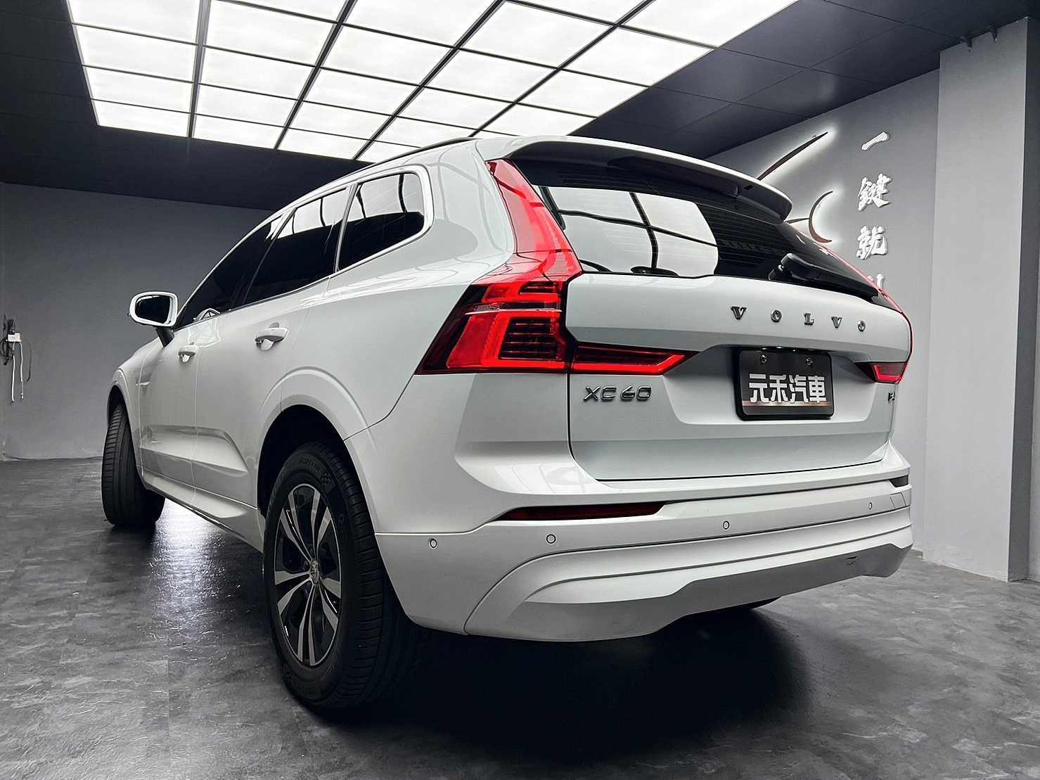 🔥2022式 VOLVO XC60 B4 Momentum Plus 輕油電/HK音響/環景/新車保固🔥(114)【阿龍中古車 0968-691-205】  第9張相片