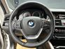 🔥2017式 F25 BMW X3 xDrive20i 2.0 雪亮白 四驅/環景/電尾門/黑化水箱護罩🔥(169)【阿龍中古車 0968-691-205】  第4張縮圖