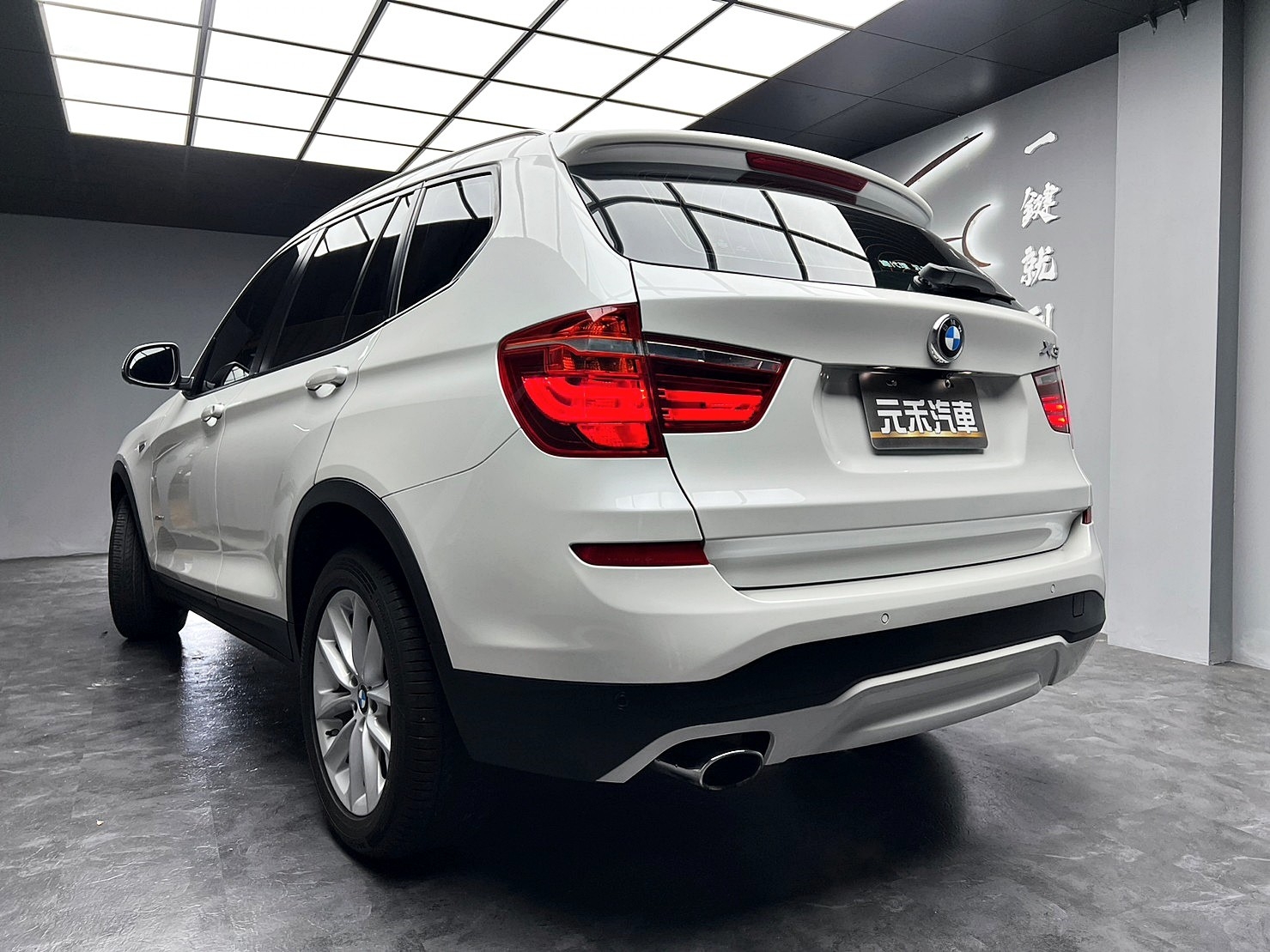 🔥2017式 F25 BMW X3 xDrive20i 2.0 雪亮白 四驅/環景/電尾門/黑化水箱護罩🔥(169)【阿龍中古車 0968-691-205】  第6張相片