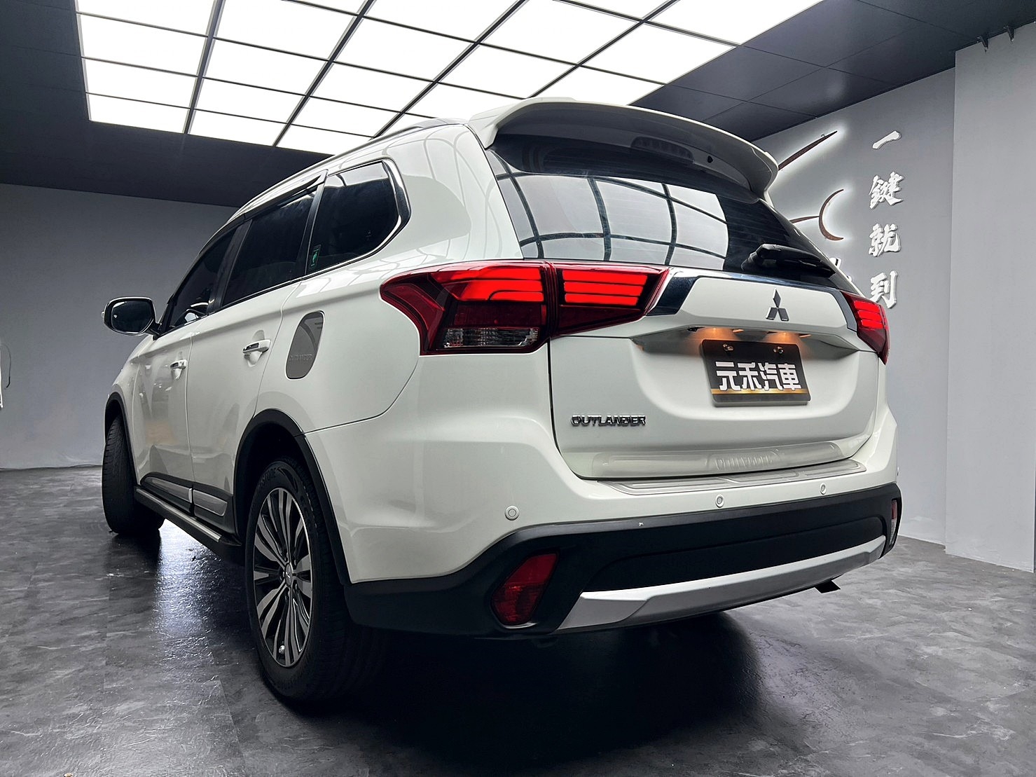 🔥2019 MITSUBISHI 三菱 OUTLANDER 奧蘭德 七人座 尊貴型 有跟車/盲點/抬顯🔥(090)【阿龍中古車 0968-691-205】  第7張相片