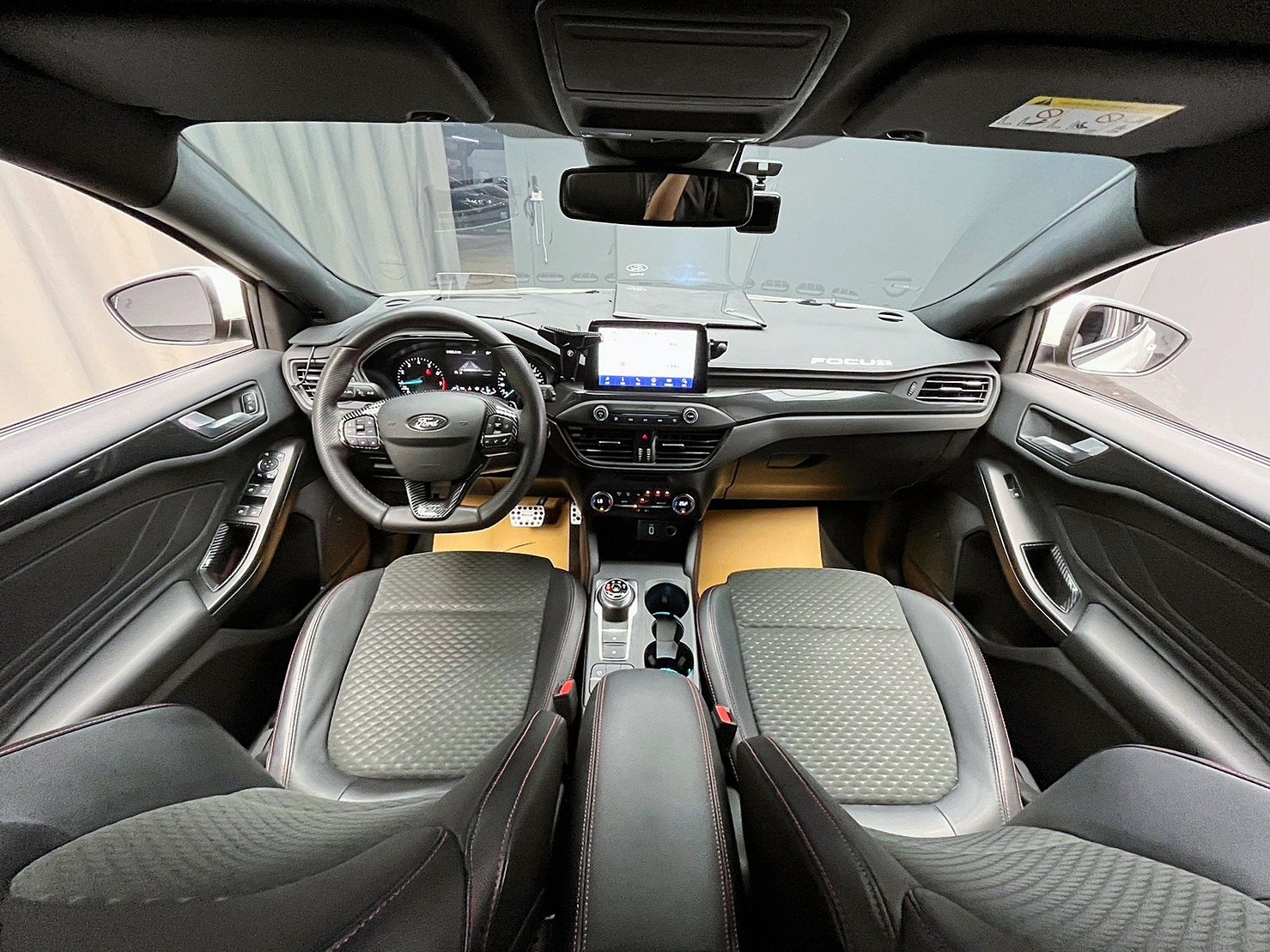 🔥2020式 FORD Focus 5D ST -LINE HUD抬顯/B&O/跟車/奪目之鐮頭燈/已升級黑化標/引擎室拉桿/碳纖維鴨尾/小鋼砲🔥(235)【阿龍中古車 0968-691-205】  第3張相片