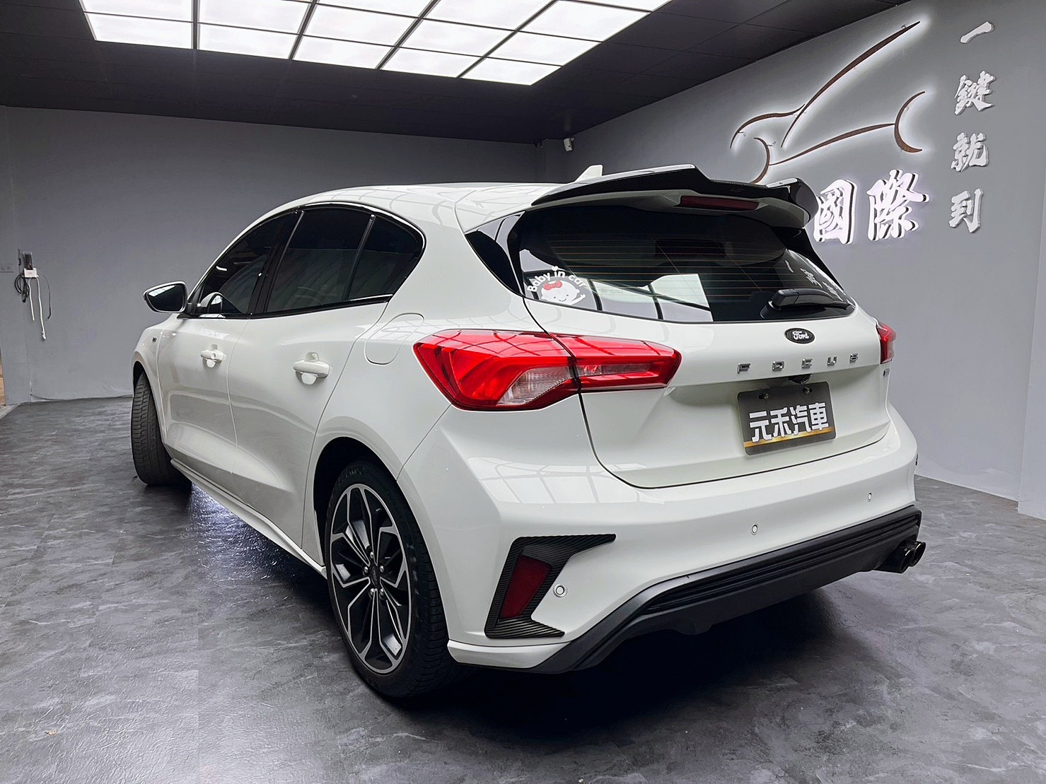 🔥2020式 FORD Focus 5D ST -LINE HUD抬顯/B&O/跟車/奪目之鐮頭燈/已升級黑化標/引擎室拉桿/碳纖維鴨尾/小鋼砲🔥(235)【阿龍中古車 0968-691-205】  第9張相片