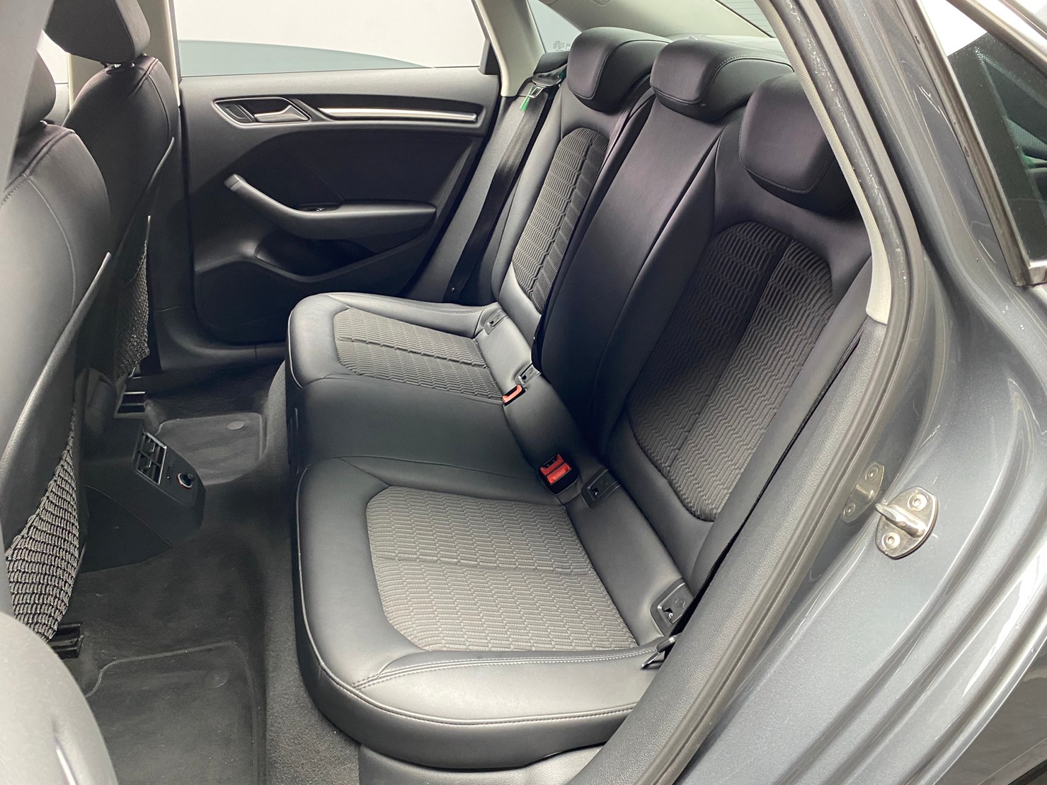 🔥2015 AUDI 三代改款 A3 Seden 30TFSI 有安卓機/CarPlay🔥(157)【阿龍中古車 0968-691-205】  第2張相片