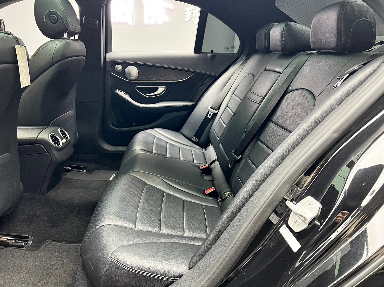 🔥2015式 BENZ W205 C300 AMG 4Matic 柏林/全景/後43套件🔥(108)【阿龍中古車 0968-691-205】  第2張相片