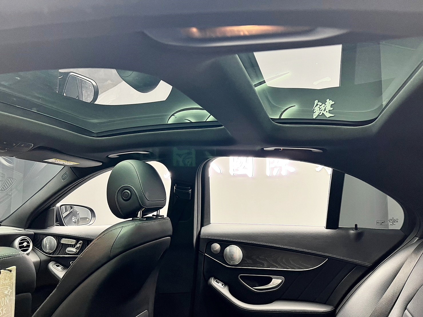 🔥2015式 BENZ W205 C300 AMG 4Matic 柏林/全景/後43套件🔥(108)【阿龍中古車 0968-691-205】  第3張相片