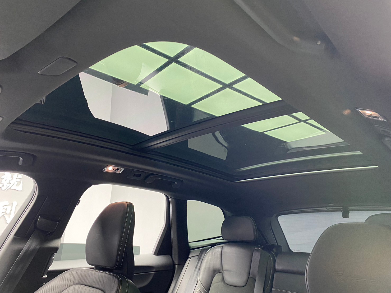 🔥2018 VOLVO XC60 T5 R-Design 四驅/跟車/氣壓懸吊/環景/自動停車/選配HUD抬顯🔥(097)【阿龍中古車 0968-691-205】  第4張相片