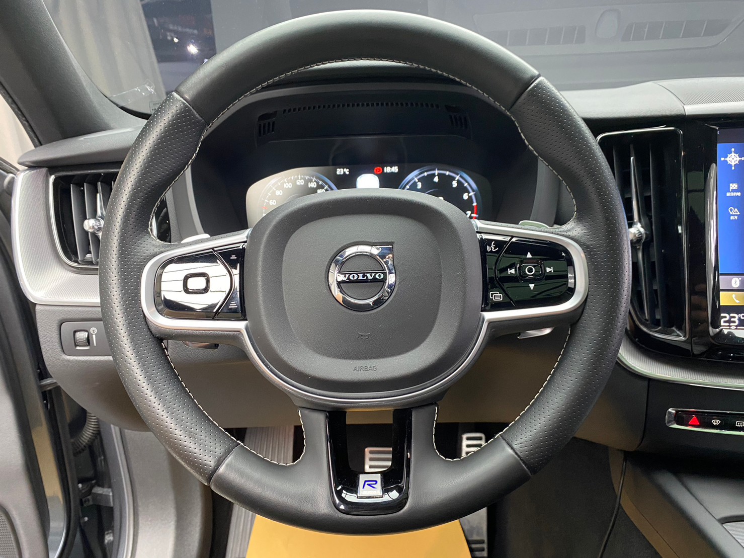 🔥2018 VOLVO XC60 T5 R-Design 四驅/跟車/氣壓懸吊/環景/自動停車/選配HUD抬顯🔥(097)【阿龍中古車 0968-691-205】  第5張相片