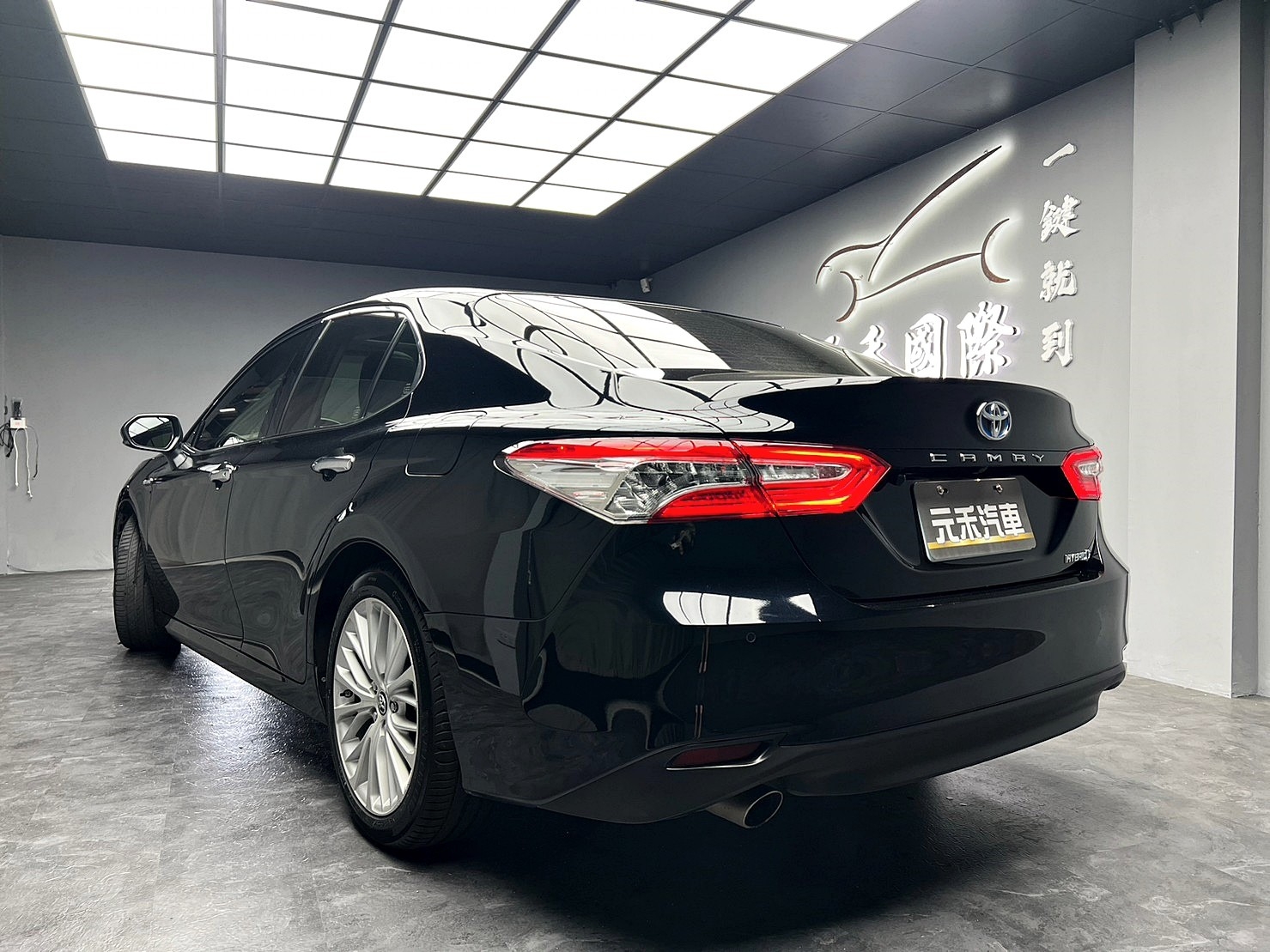  🔥2019 TOYOTA Camry Hybrid 油電 旗艦版 冠美麗 跟車/通風椅/JBL音響🔥(159)【阿龍中古車 0968-691-205】  第2張相片