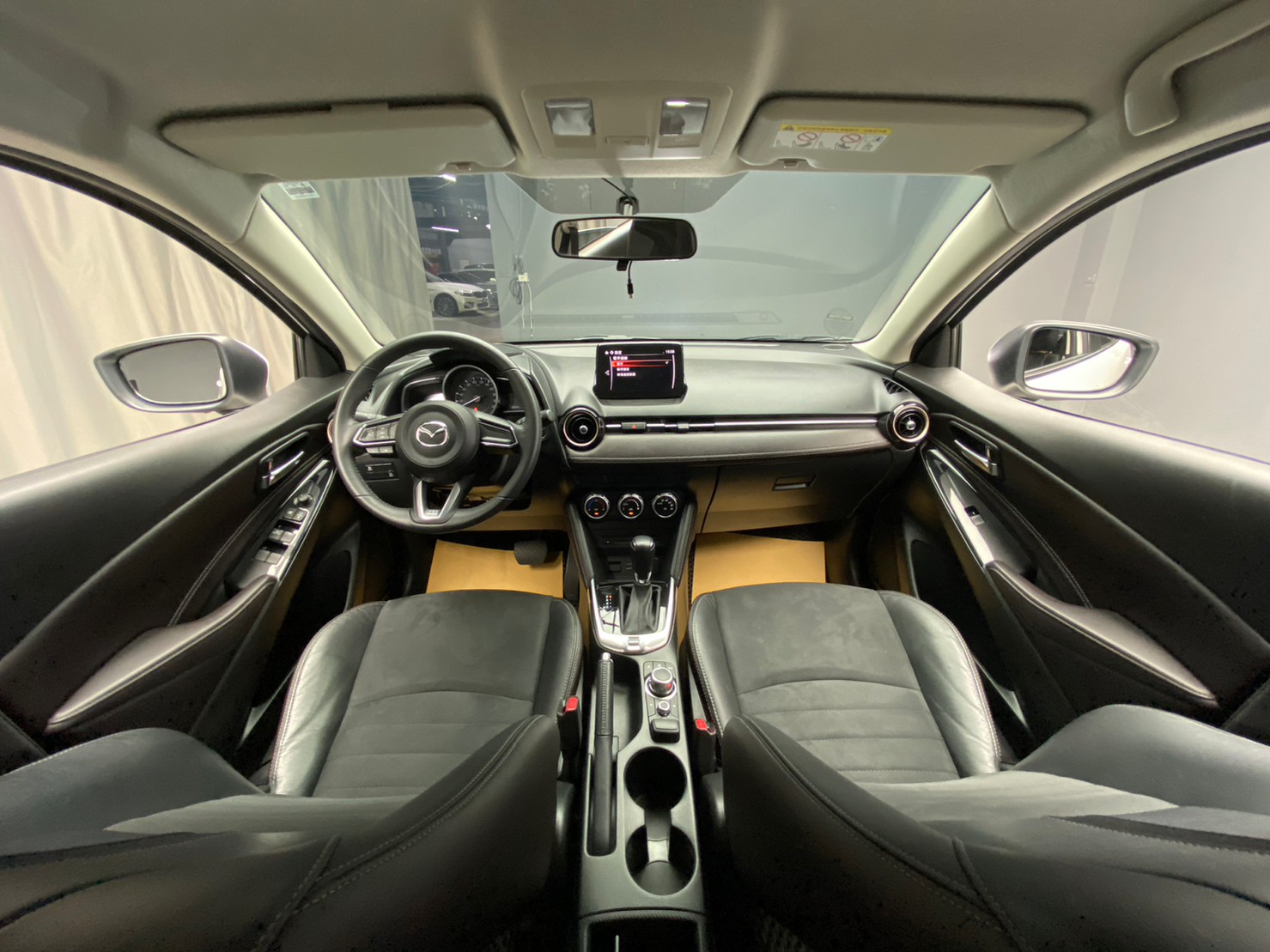 🔥2019 魂動馬二 MAZDA 2 1.5頂級型/僅跑1萬!/新車保固中 掀背車 🔥(114)【阿龍中古車 0968-691-205】  第3張相片