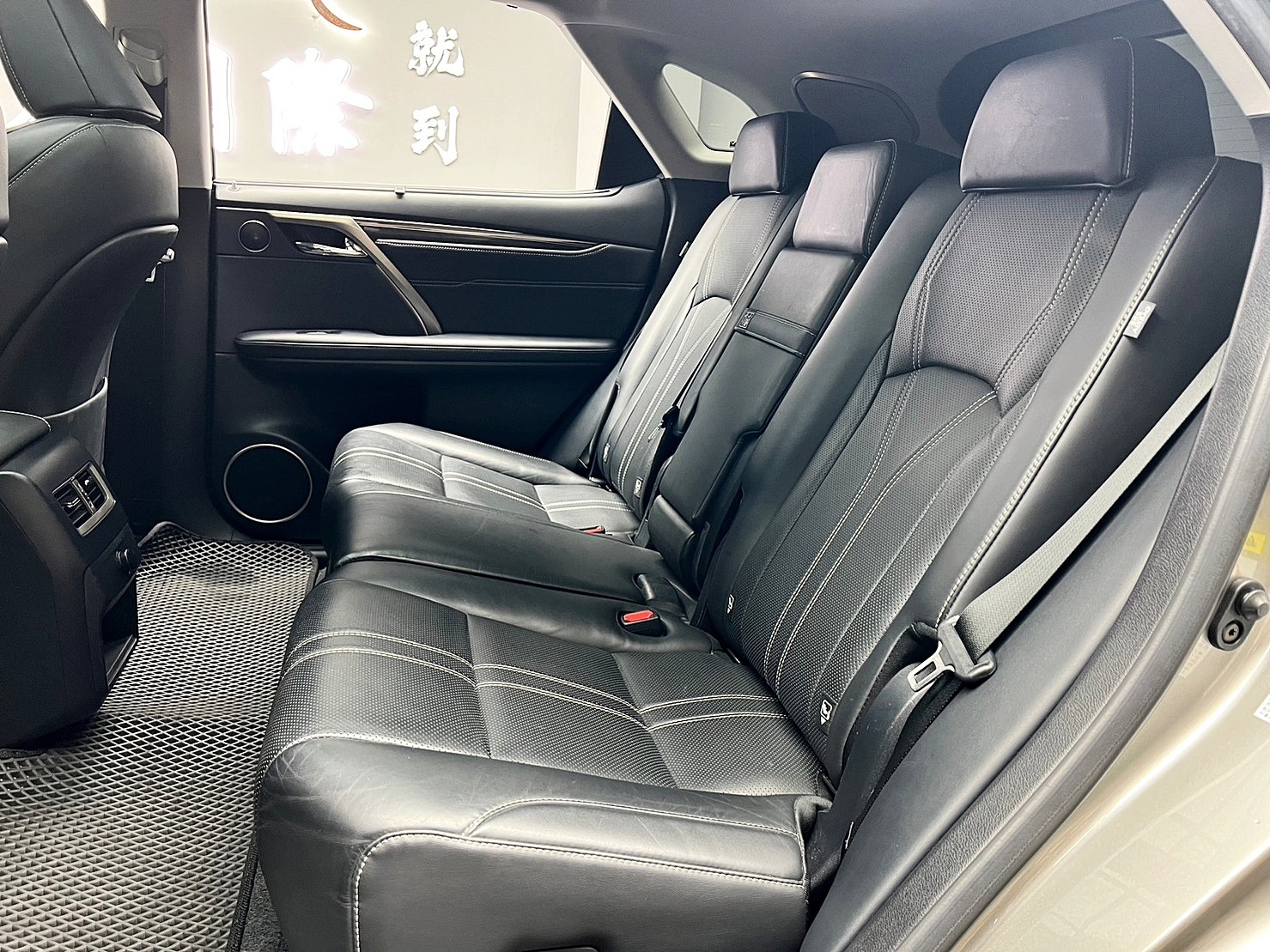 🔥2017 LEXUS RX200t 全景旗艦版/跟車/無線充電/抬頭🔥(216)【阿龍中古車 0968-691-205】  第9張相片