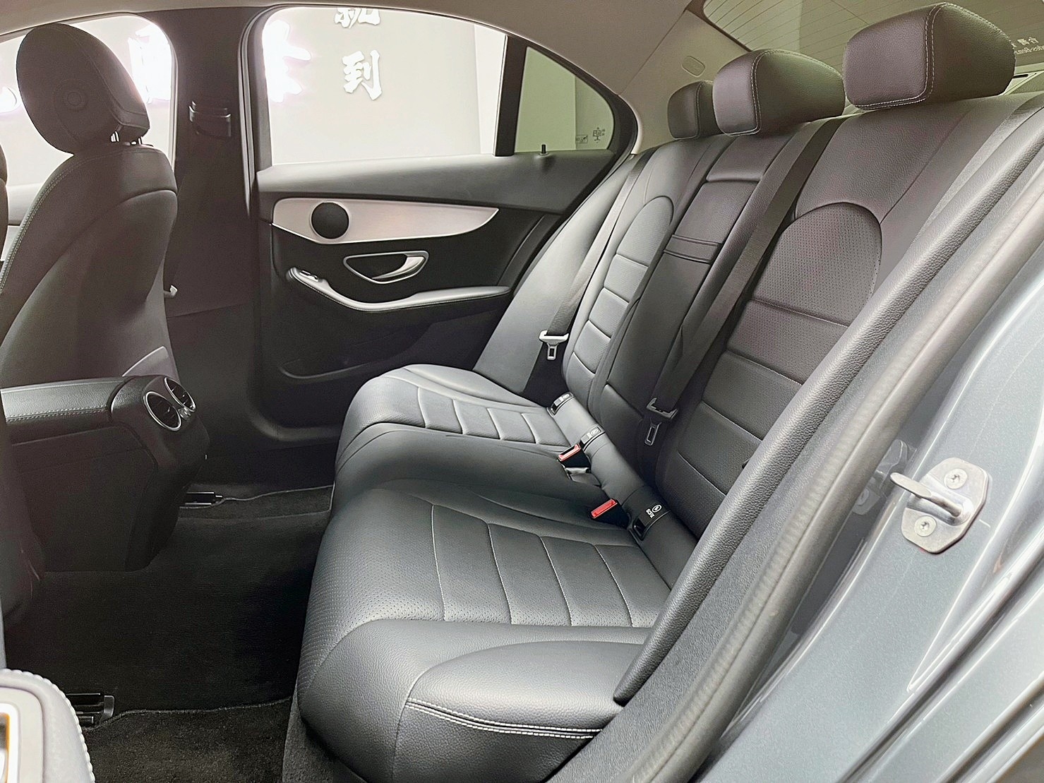 🔥2019式 BENZ W205小改後 C200 輕油電 C字尾燈/盲點🔥(030)【阿龍中古車 0968-691-205】  第2張相片