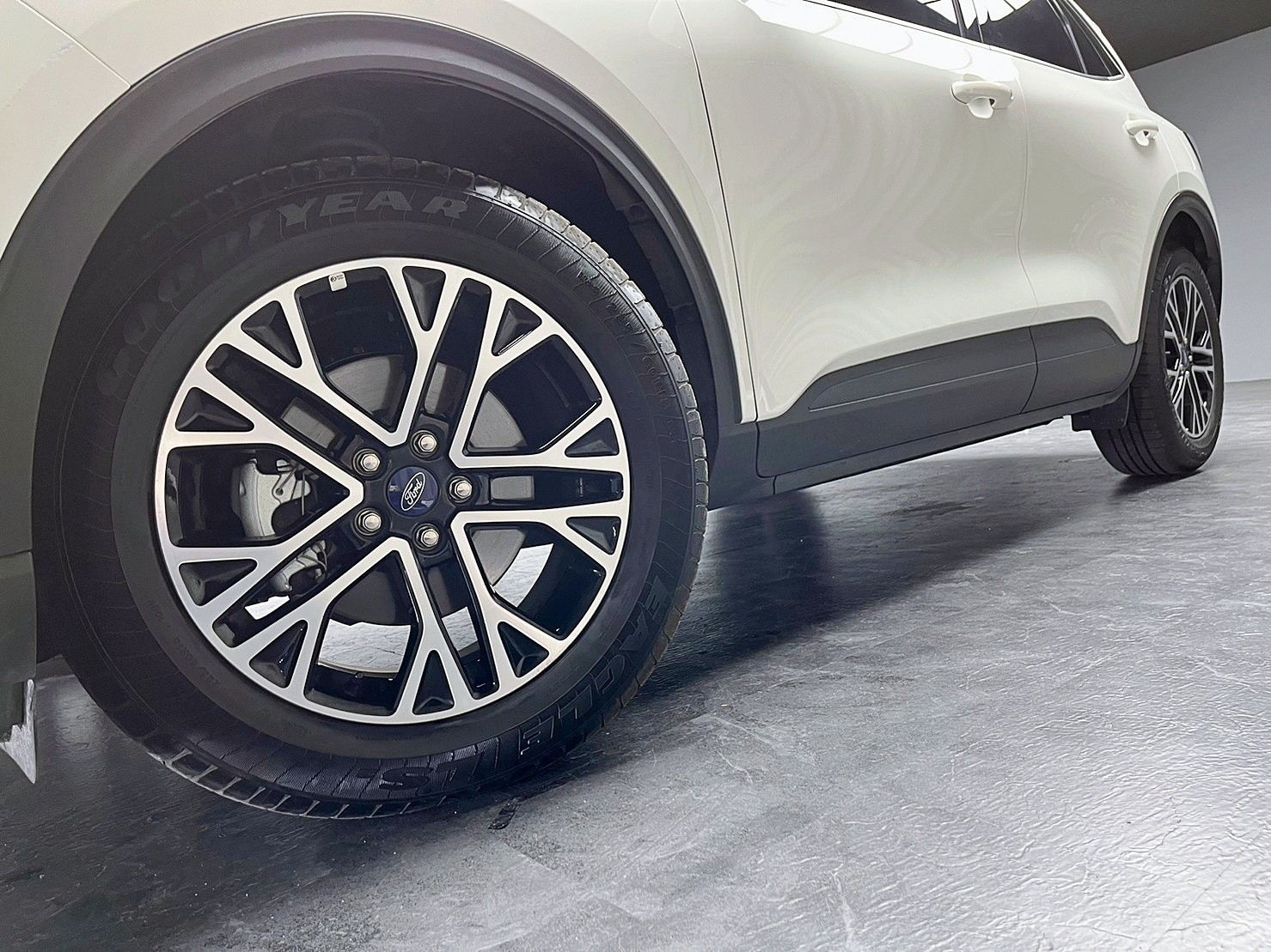 🔥2022新款 FORD Kuga EcoBoost 180時尚X型 大滿配 Level2全速域 環景 新車保固 🔥(151)【阿龍中古車 0968-691-205】  第2張相片