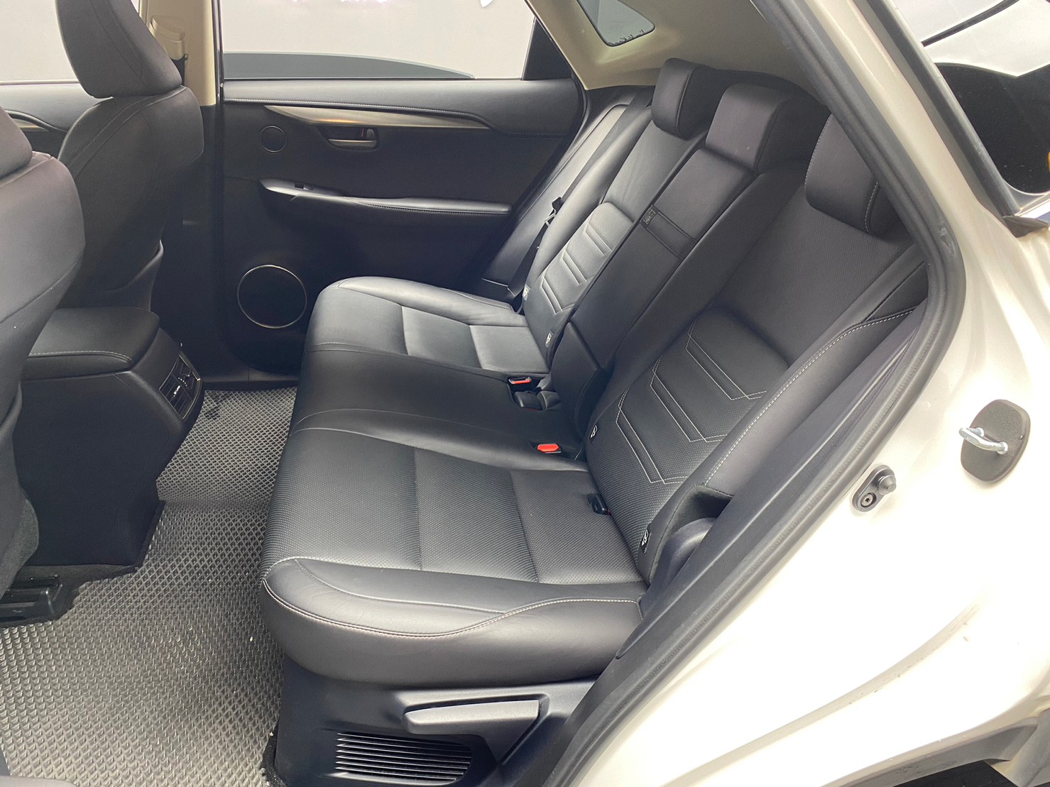 🔥2016式 LEXUS NX NX200t 雙電冷熱椅/電尾門/高妥善率🔥(148)【阿龍中古車 0968-691-205】  第4張相片