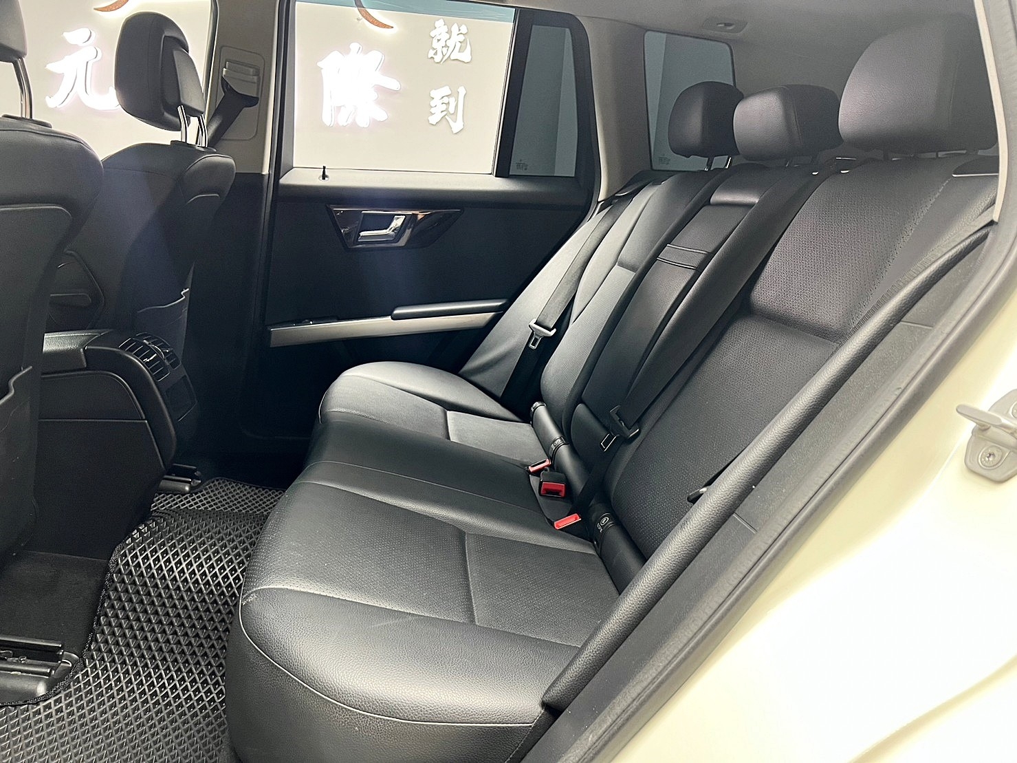 🔥2010 GLK GK350 四驅/全景天窗/電尾門/20吋鋁圈🔥(230)【阿龍中古車 0968-691-205】  第2張相片