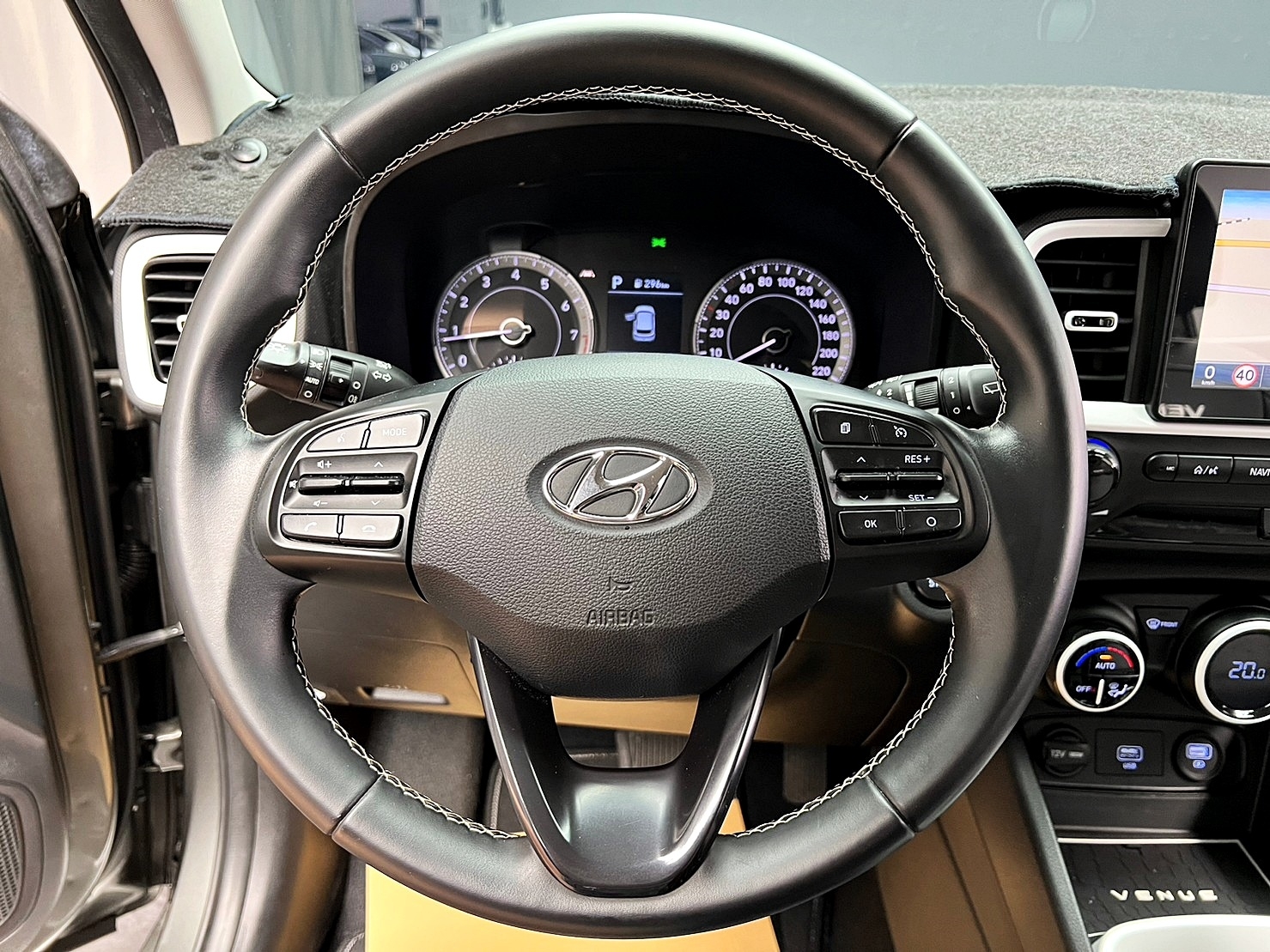 🔥2021式 HYUNDAI 現代 Venue GLC 環景/車側盲點/新車保固🔥(144)【阿龍中古車 0968-691-205】  第4張相片