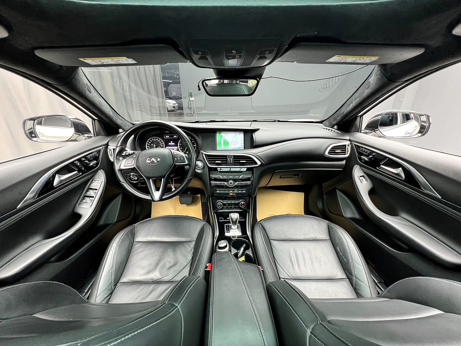 🔥2018式 INFINITI Q30 全景天窗/ACC跟車/環景/雙電熱椅 掀背車 🔥(247)【阿龍中古車 0968-691-205】  第3張相片