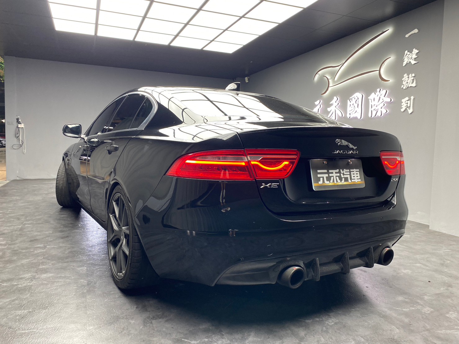 🔥2016 Jaguar 捷豹 XE Prestige 20t 英倫風/升級19吋鋁圈/Zl1brembo卡鉗🔥(234)【阿龍中古車 0968-691-205】  第3張相片