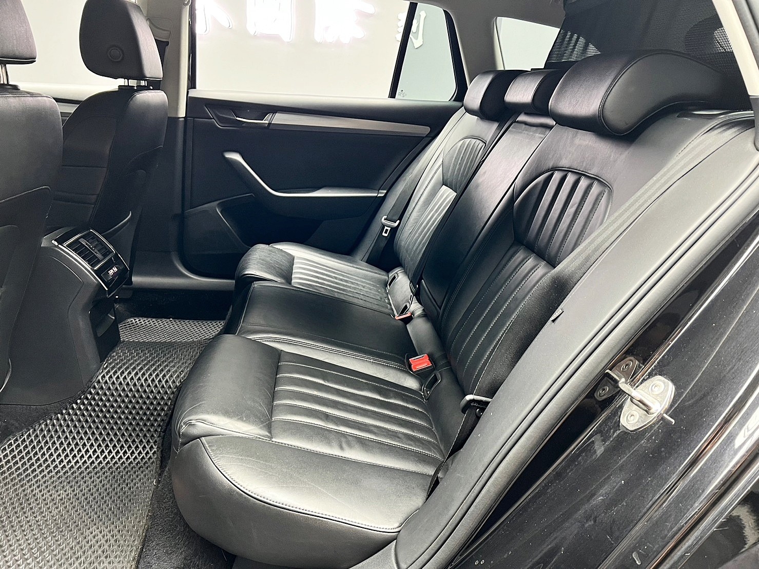 🔥2016 SKODA Superb Combi 旅行款 雙電動椅/電尾門🔥(236)【阿龍中古車 0968-691-205】  第2張相片