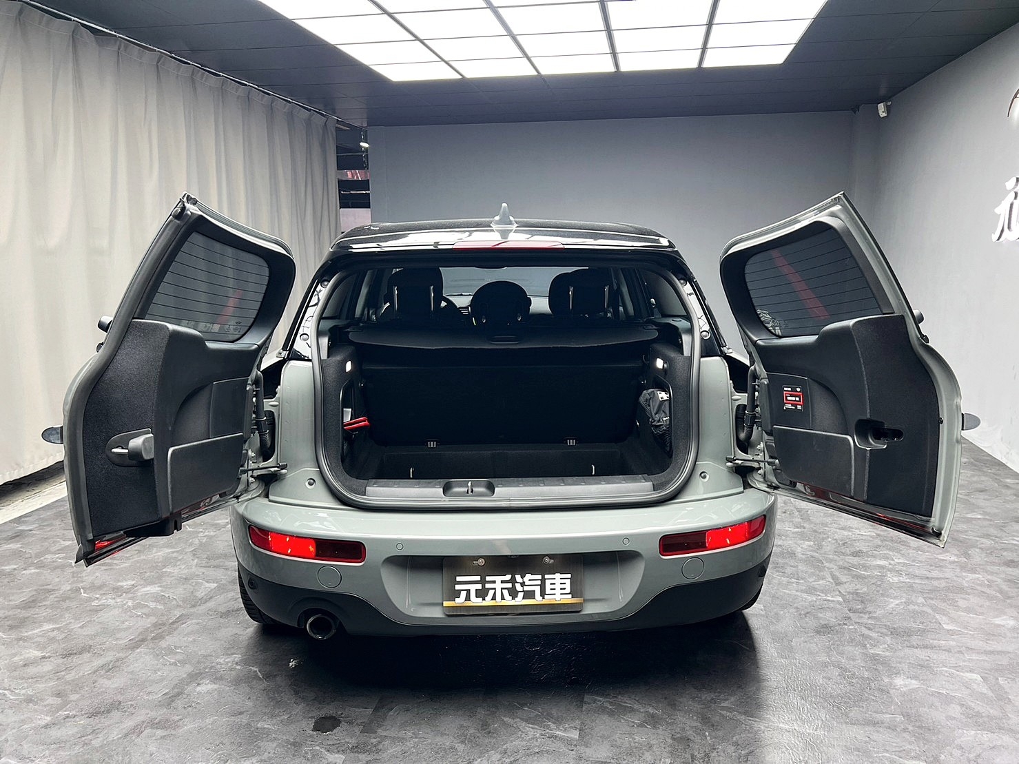 🔥2016 Mini 迷你 R55 Clubman Cooper 獨特對開尾門🔥(235)【阿龍中古車 0968-691-205】  第2張相片