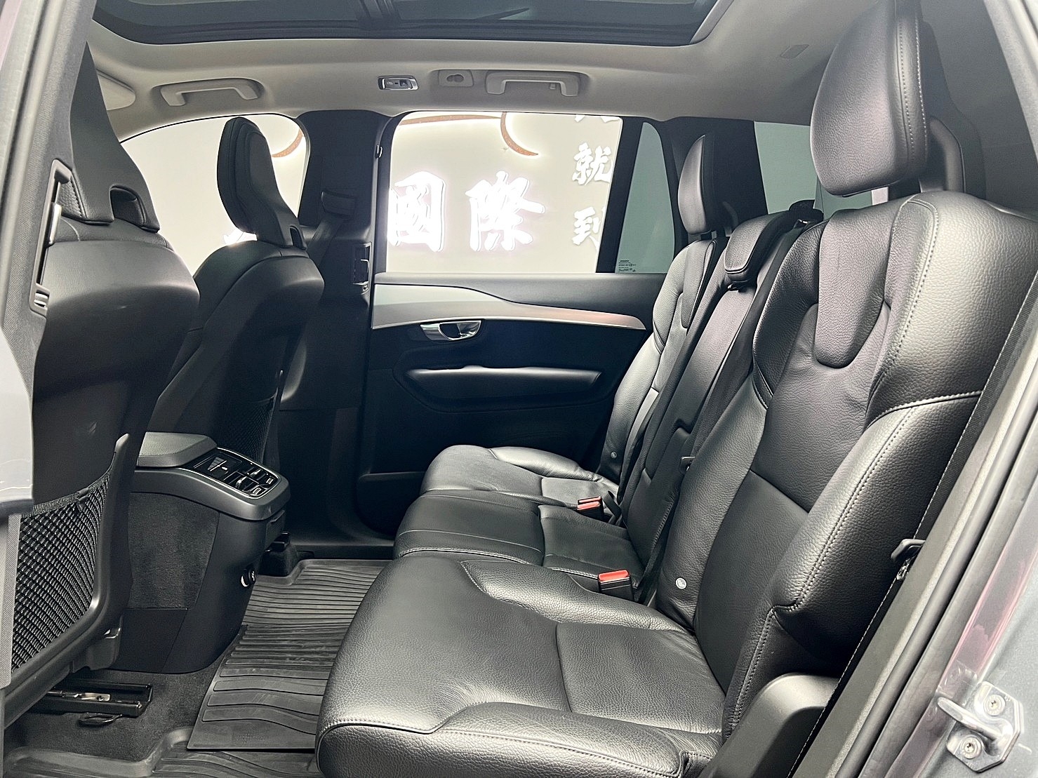 🔥2019式 VOLVO XC90 T5 Momentum 七人座 豪華坦克SUV🔥(200)【阿龍中古車 0968-691-205】  第2張相片