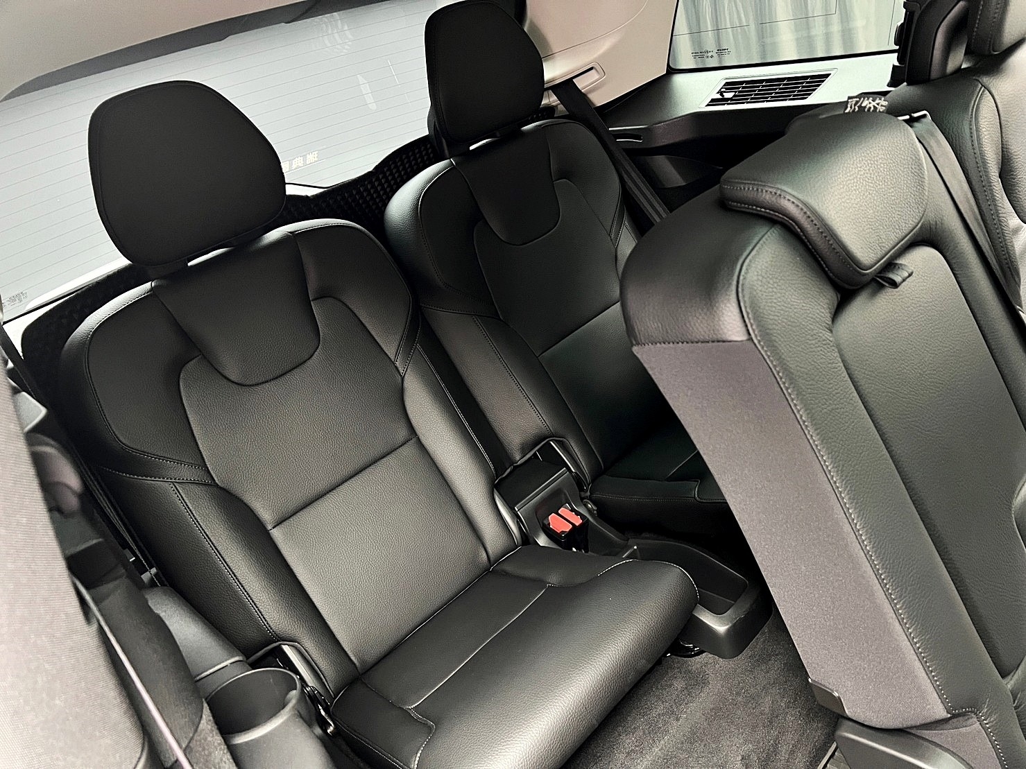 🔥2019式 VOLVO XC90 T5 Momentum 七人座 豪華坦克SUV🔥(200)【阿龍中古車 0968-691-205】  第4張相片