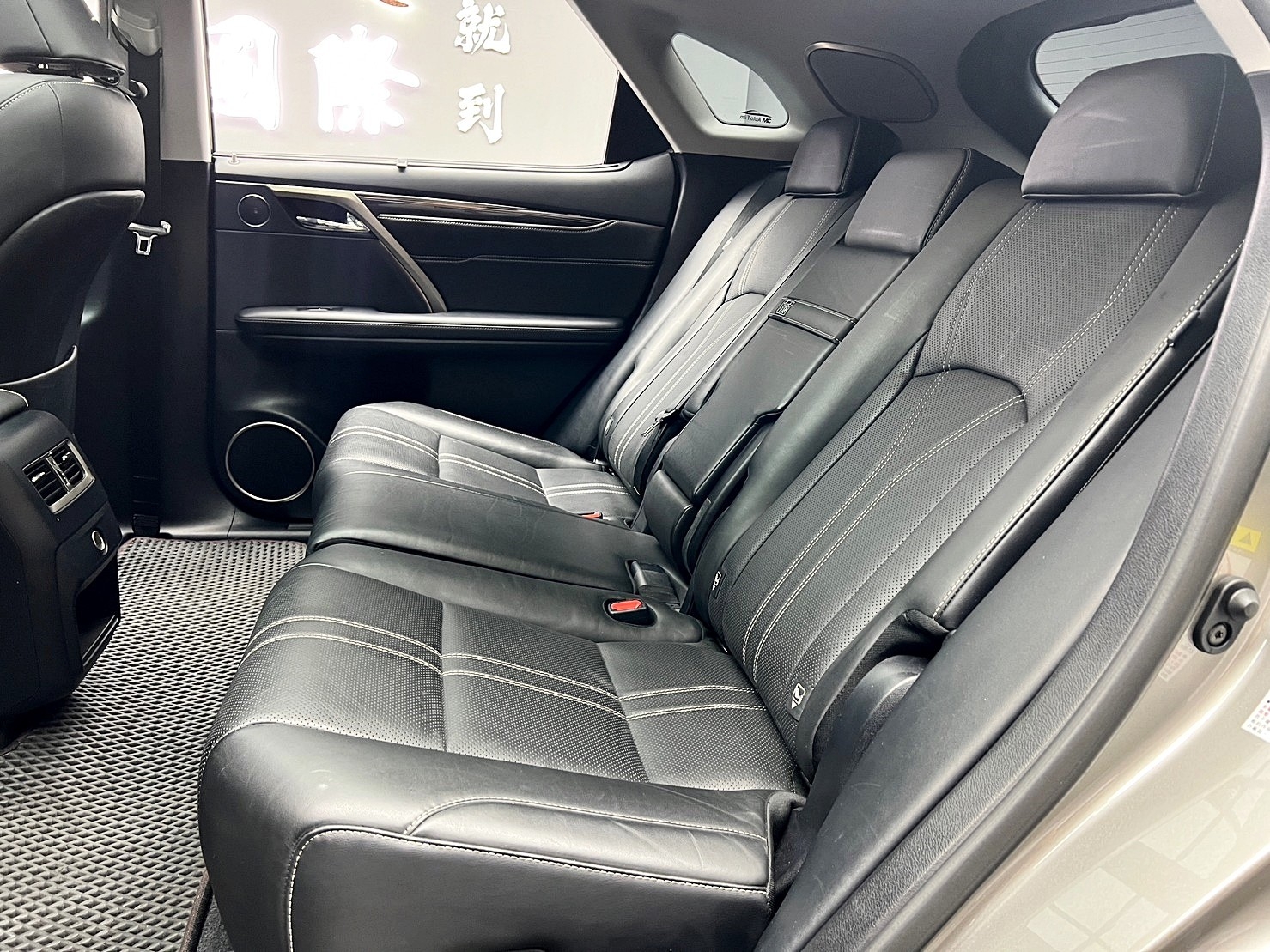 🔥2017式 LEXUS RX RX350 旗艦 大滿配 HUD抬顯 環景 跟車 盲點 ML音響 無線充電🔥(090)【阿龍中古車 0968-691-205】  第2張相片