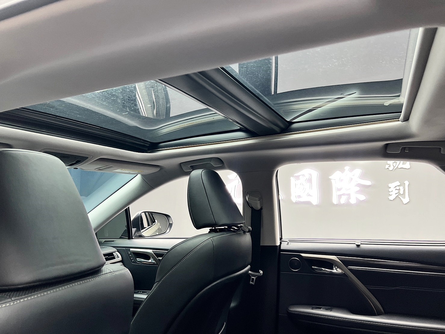 🔥2017式 LEXUS RX RX350 旗艦 大滿配 HUD抬顯 環景 跟車 盲點 ML音響 無線充電🔥(090)【阿龍中古車 0968-691-205】  第3張相片