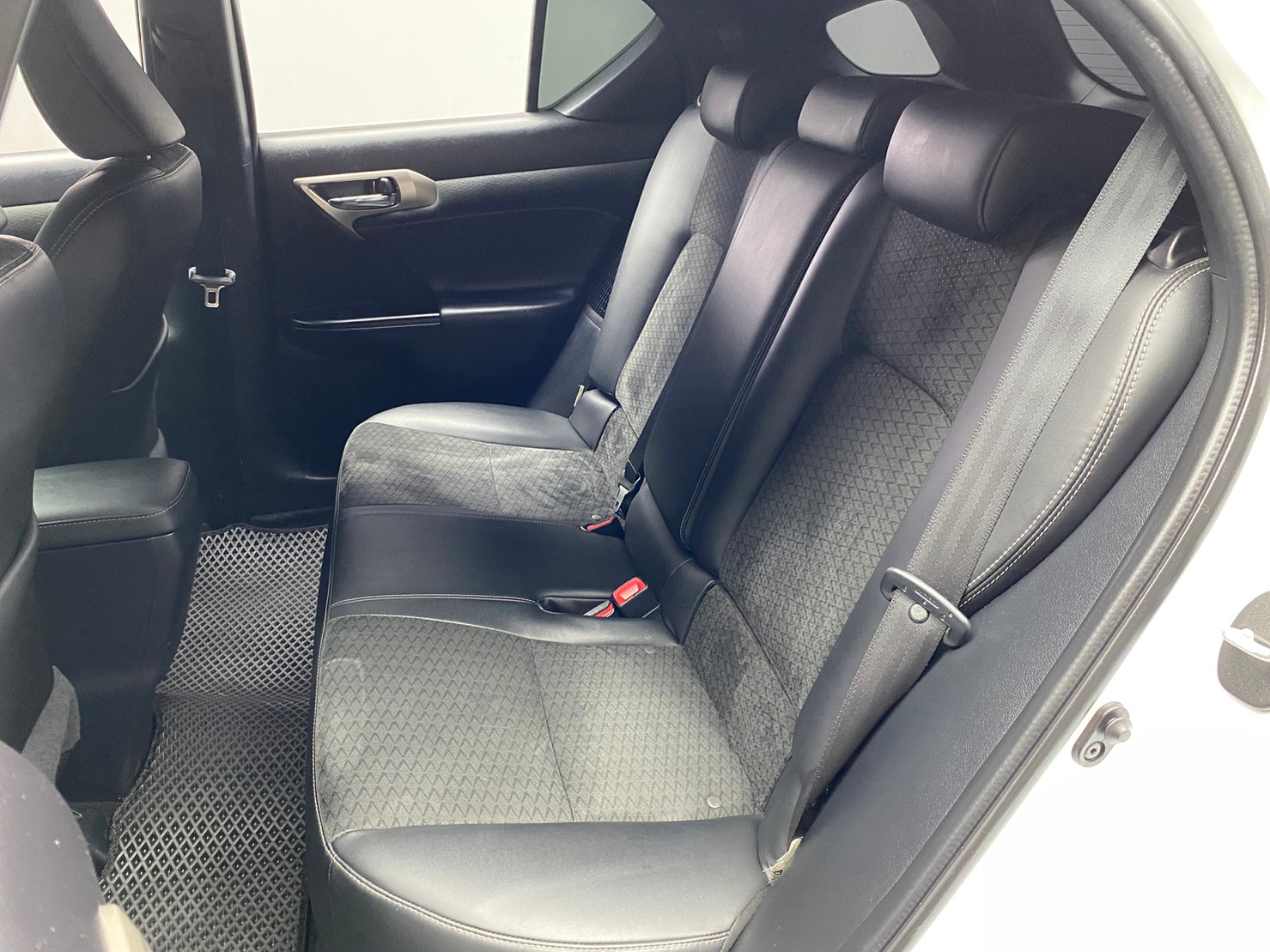 🔥2016 LEXUS CT CT200h F Sport菁英版/附安卓機 油電 掀背 🔥(241)【阿龍中古車 0968-691-205】  第4張相片