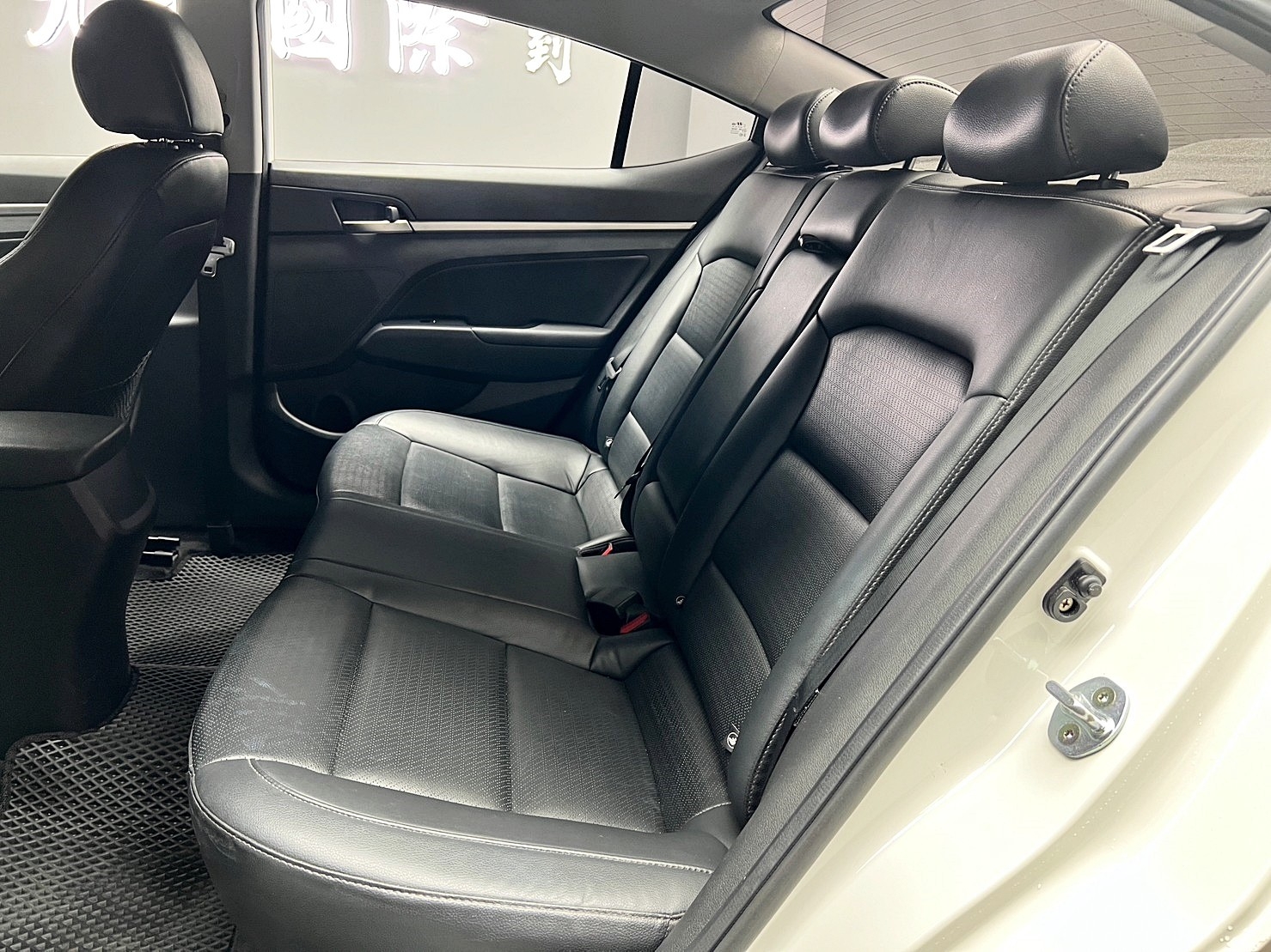 🔥2020全新小改款 HYUNDAI Elantra 一輪強 超帥銳利三角頭燈🔥(166)【阿龍中古車 0968-691-205】  第3張相片