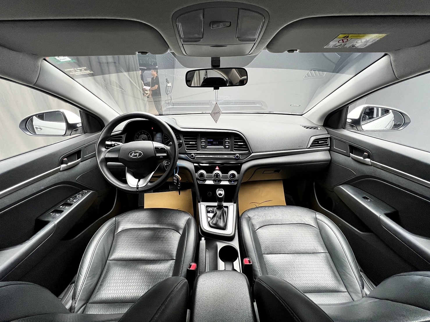 🔥2020全新小改款 HYUNDAI Elantra 一輪強 超帥銳利三角頭燈🔥(166)【阿龍中古車 0968-691-205】  第4張相片