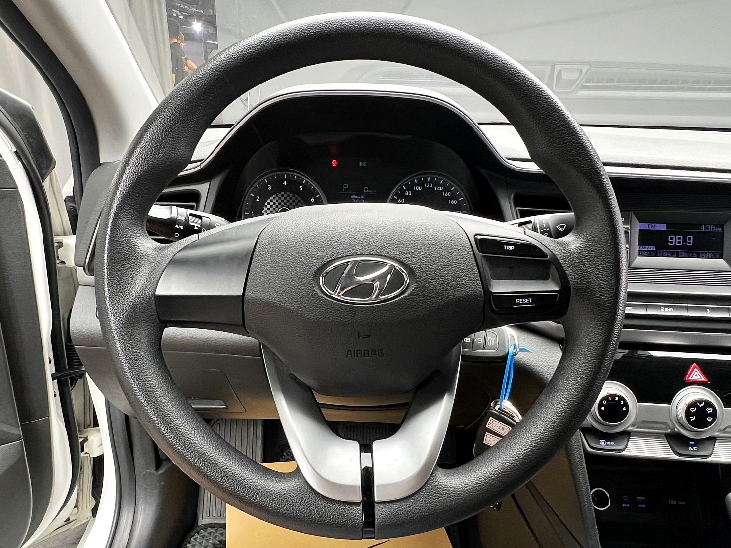 🔥2020全新小改款 HYUNDAI Elantra 一輪強 超帥銳利三角頭燈🔥(166)【阿龍中古車 0968-691-205】  第6張相片