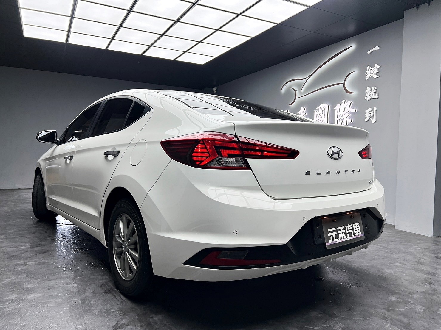 🔥2020全新小改款 HYUNDAI Elantra 一輪強 超帥銳利三角頭燈🔥(166)【阿龍中古車 0968-691-205】  第9張相片