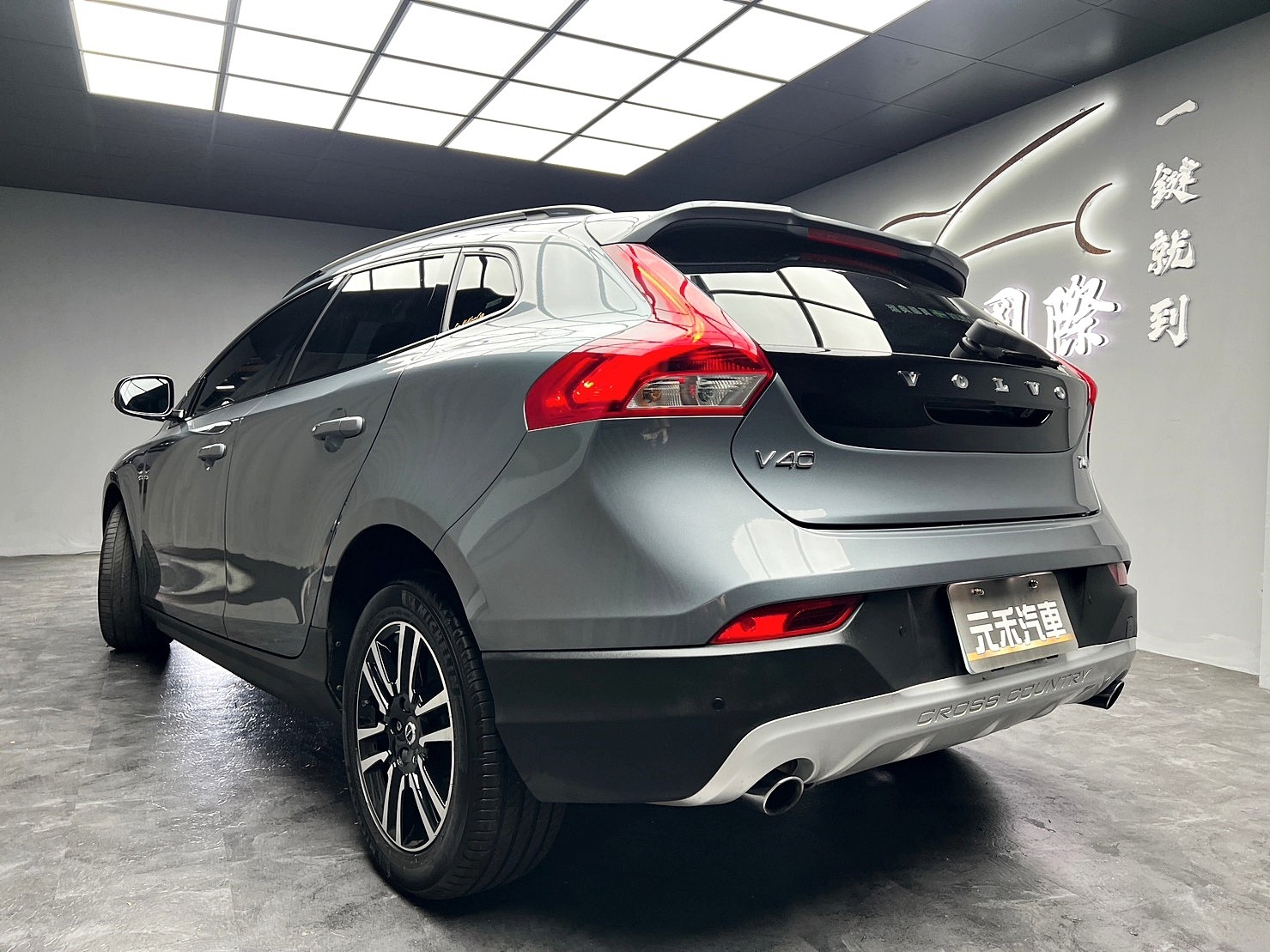 🔥2018式 VOLVO V40 CrossCountry T4 安全運動版 ACC跟車 四驅 掀背 🔥(254)【阿龍中古車 0968-691-205】  第3張相片