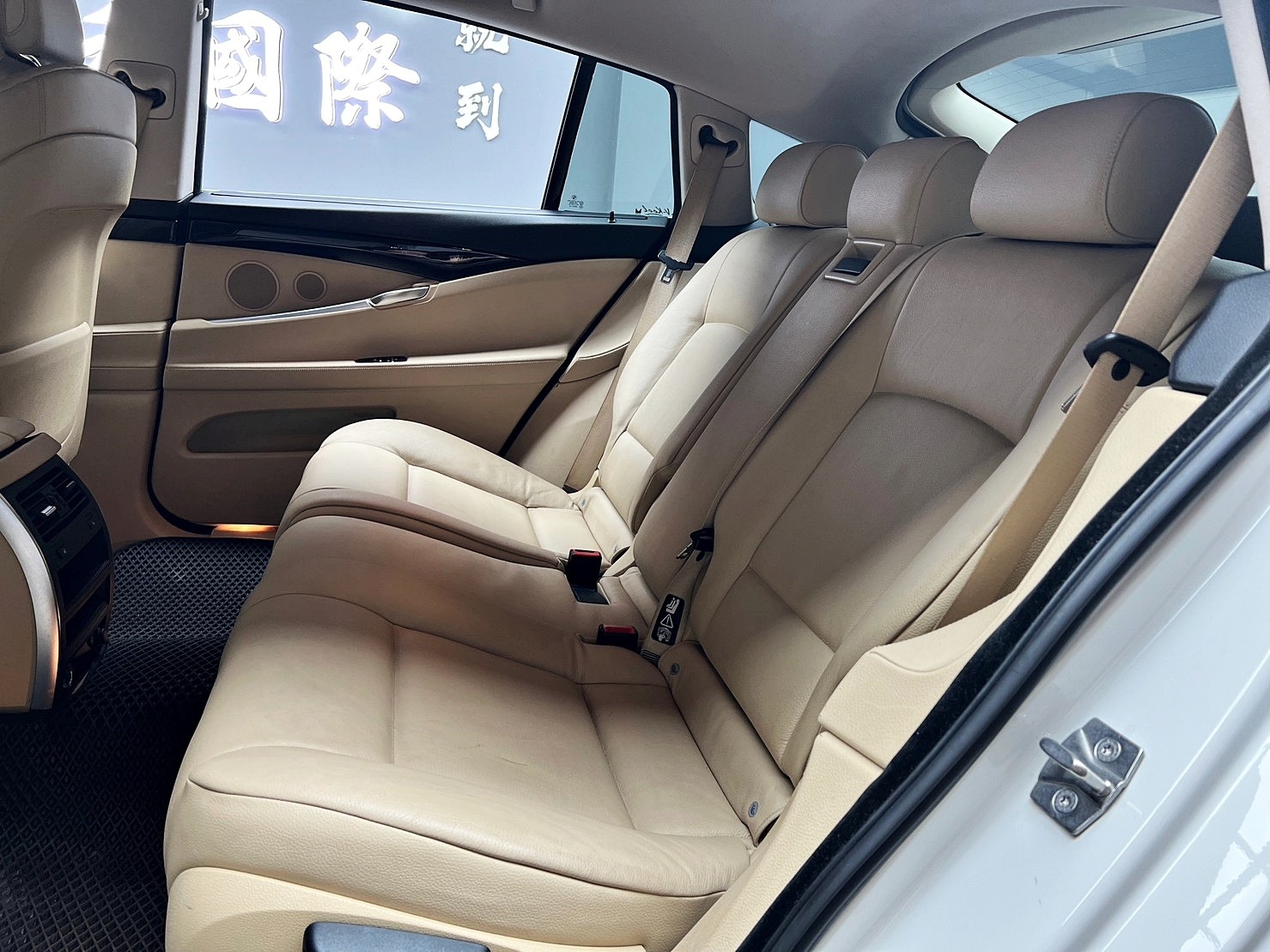 🔥2010 F07 BMW 535i GT 米色內室/電動遮陽簾🔥(233)【阿龍中古車 0968-691-205】  第8張相片