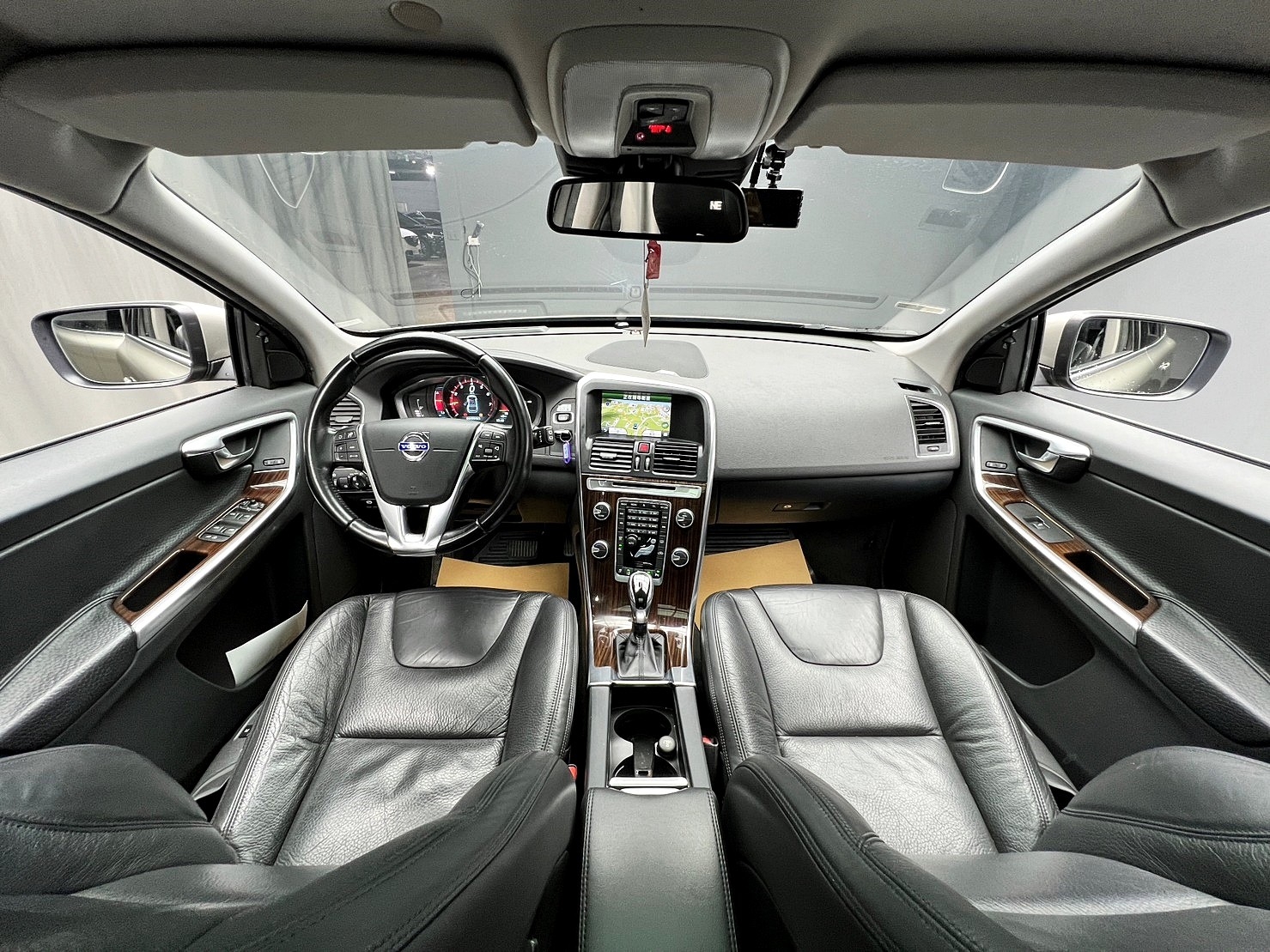 🔥2014式 小改後 Volvo XC60 T5 旗艦版 全景天窗 有跟車🔥(076)【阿龍中古車 0968-691-205】  第4張相片