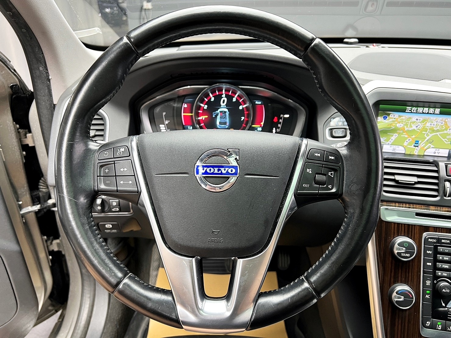 🔥2014式 小改後 Volvo XC60 T5 旗艦版 全景天窗 有跟車🔥(076)【阿龍中古車 0968-691-205】  第5張相片