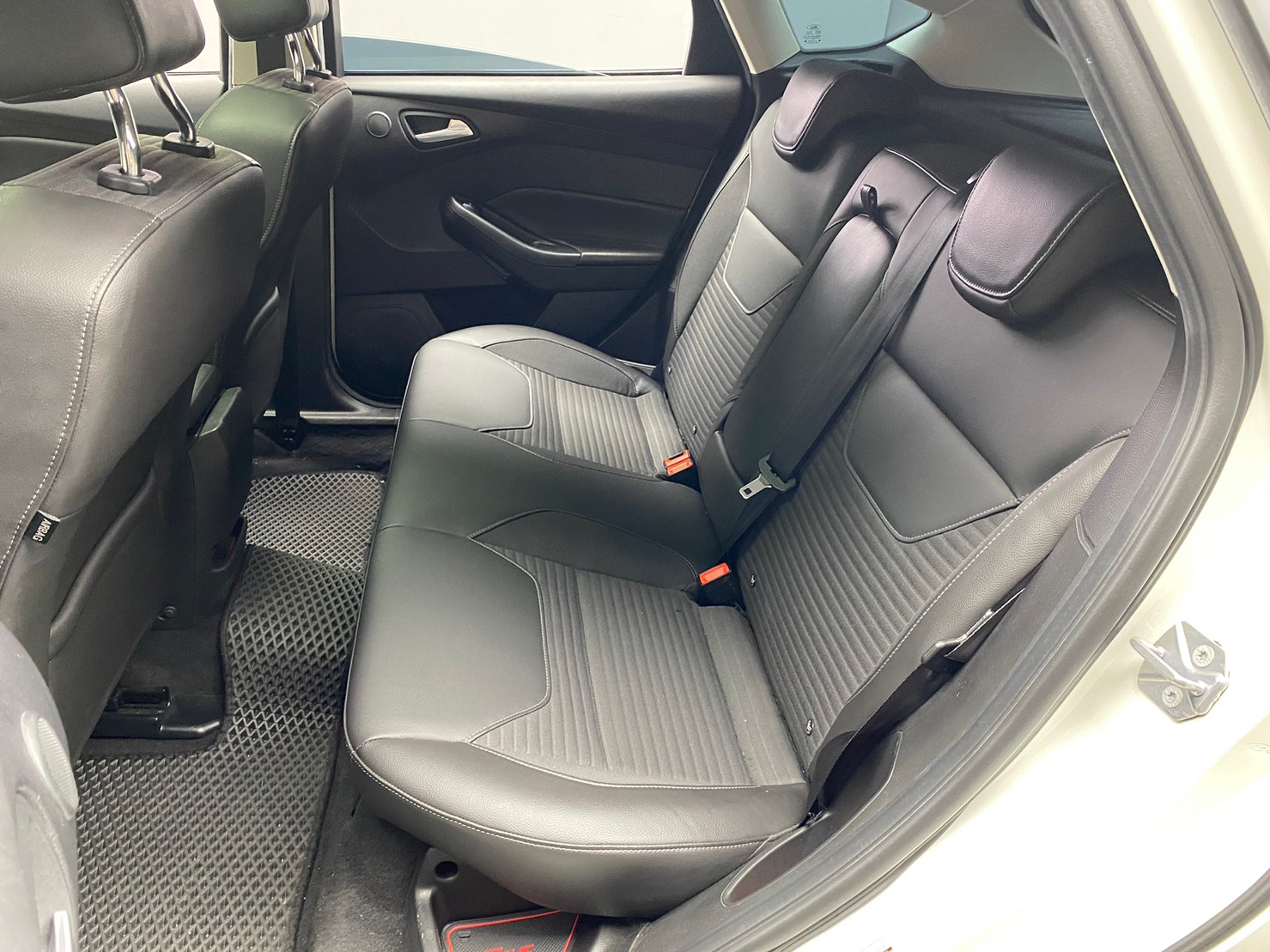 🔥2019式 Ford Focus 5D EcoBoost 180頂級運動型 升級電尾門  閥門排氣管 自動停車 國產掀背 🔥(049)【阿龍中古車 0968-691-205】  第3張相片