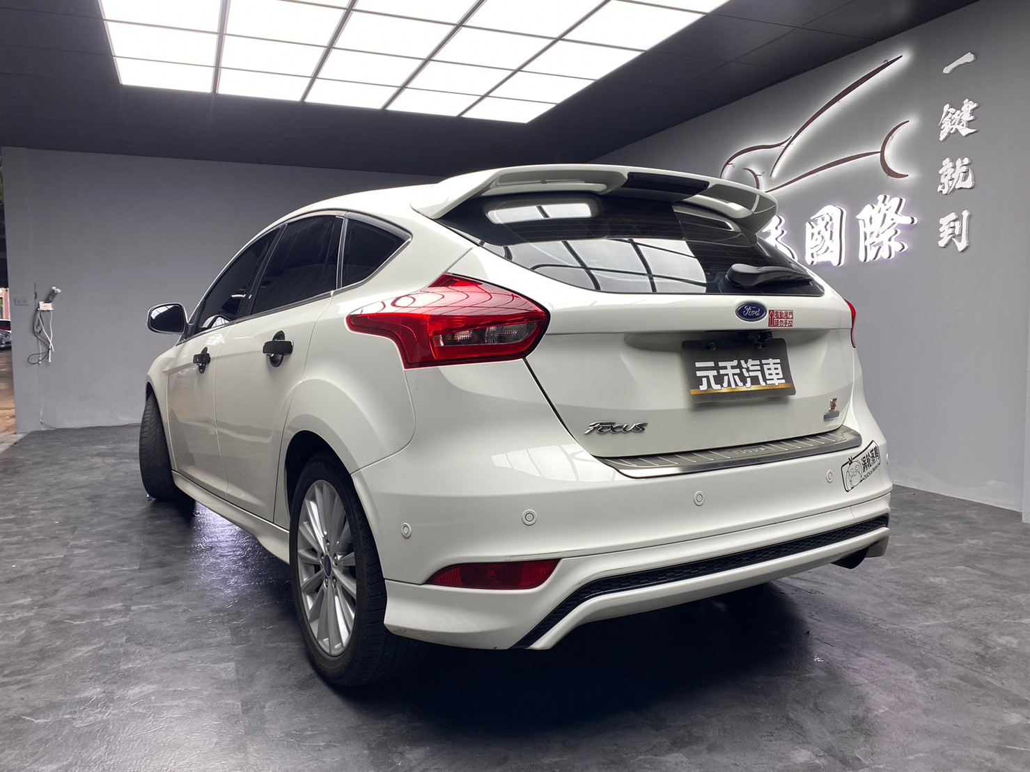 🔥2019式 Ford Focus 5D EcoBoost 180頂級運動型 升級電尾門  閥門排氣管 自動停車 國產掀背 🔥(049)【阿龍中古車 0968-691-205】  第4張相片