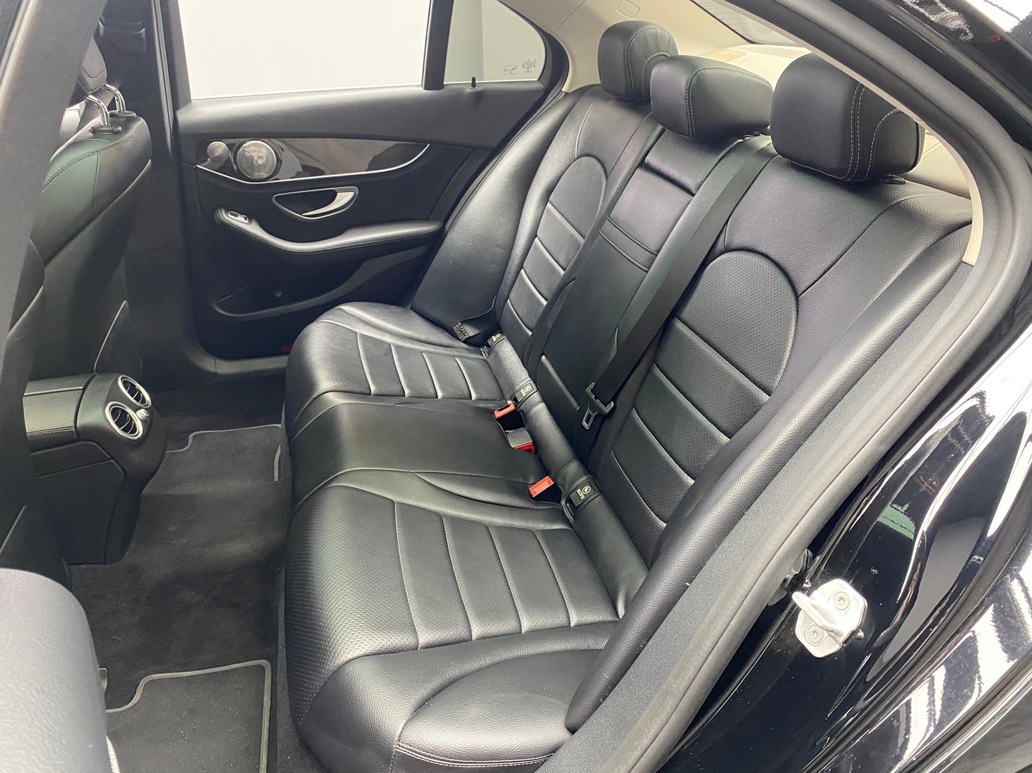 超熱銷🔥 2015 W205 BENZ C300 柏林之音/盲點/電熱椅 🔥(104)【阿龍中古車 0968-691-205】  第2張相片