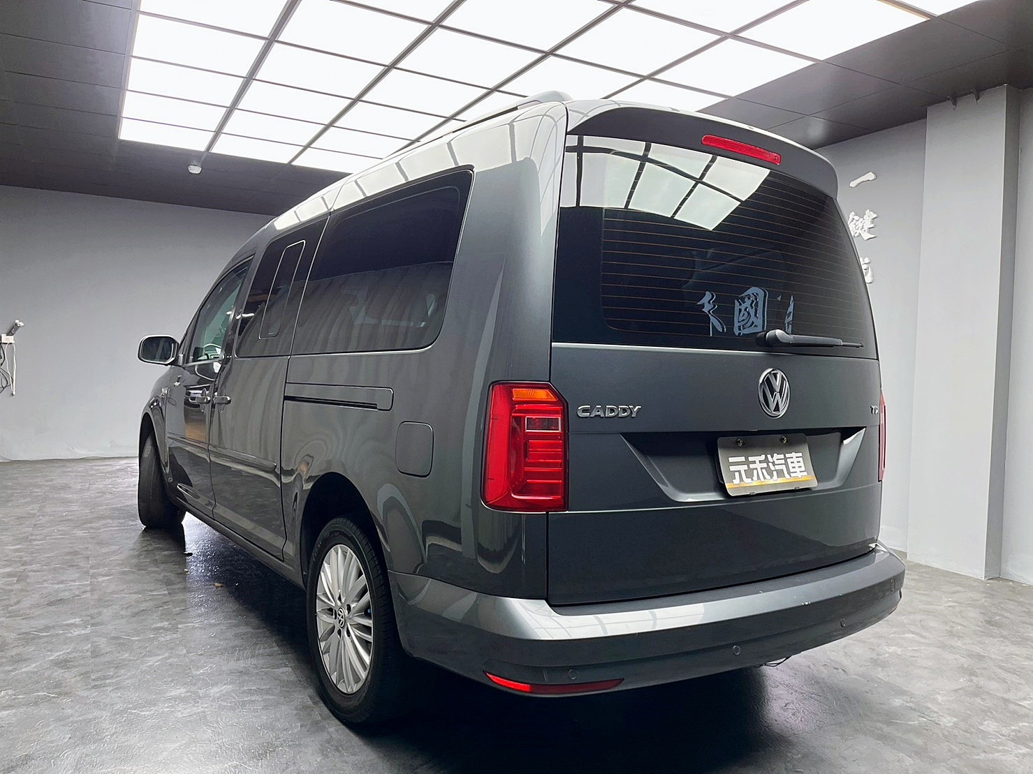 🔥2017式 VW Caddy Maxi 四代改款 七人座 廂型休旅🔥(241)【阿龍中古車 0968-691-205】  第3張相片