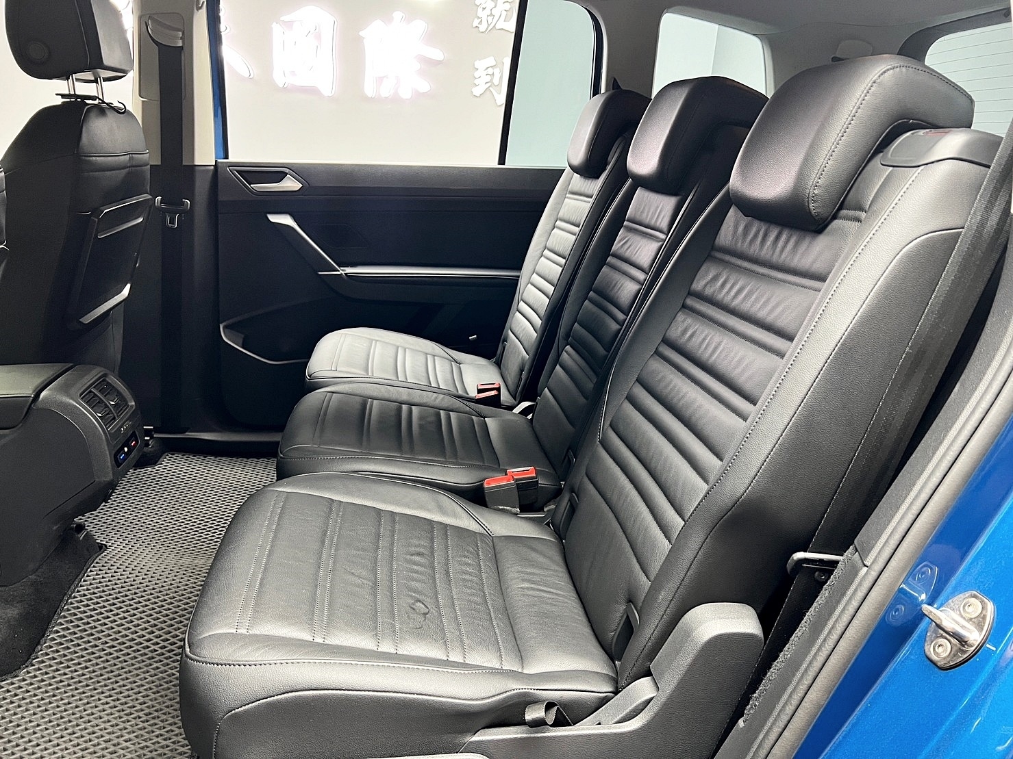 🔥2018式 VW Touran 280TSI Comfortline 七人座 經濟實惠廂型SUV🔥(259)【阿龍中古車 0968-691-205】  第8張相片