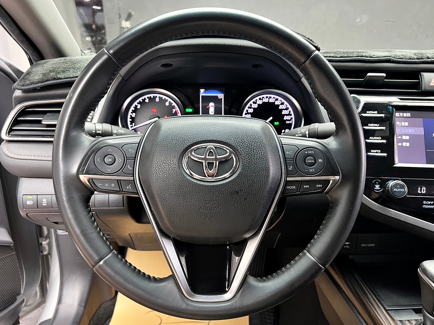🔥2020 Toyota Camry 冠美麗 ACC跟車 盲點 新車保固中 🔥(022)【阿龍中古車 0968-691-205】  第5張相片