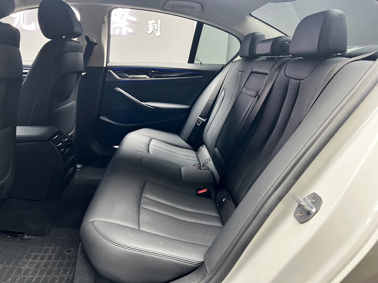 🔥2018 G30 BMW 520d 5AS/自動停車/電尾門/氣氛燈🔥(096)【阿龍中古車 0968-691-205】  第2張相片
