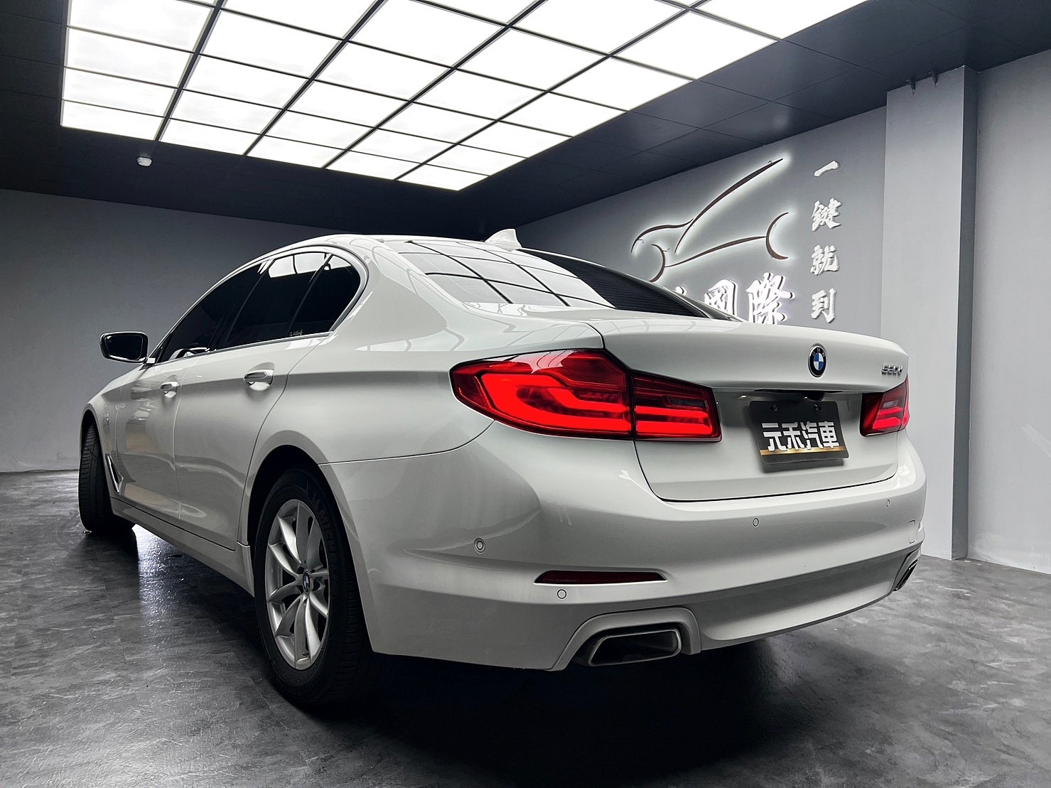 🔥2018 G30 BMW 520d 5AS/自動停車/電尾門/氣氛燈🔥(096)【阿龍中古車 0968-691-205】  第8張相片