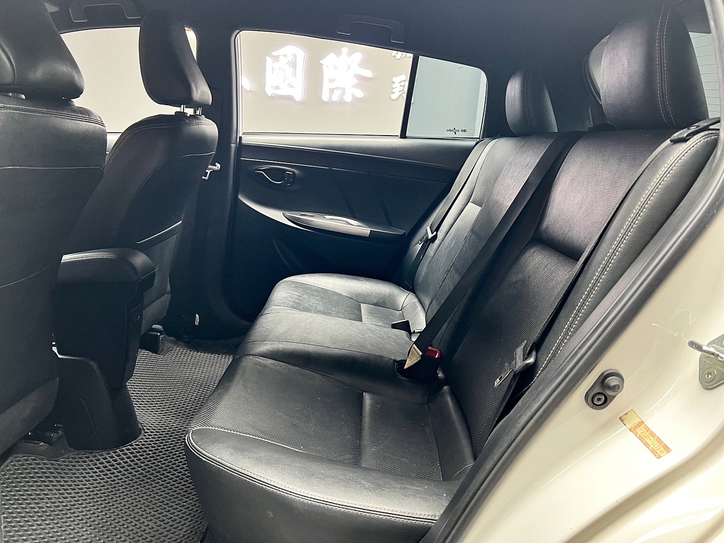 🔥2015式 Toyota Yaris 經典版 大鴨 神級小車🔥(260)【阿龍中古車 0968-691-205】  第3張相片