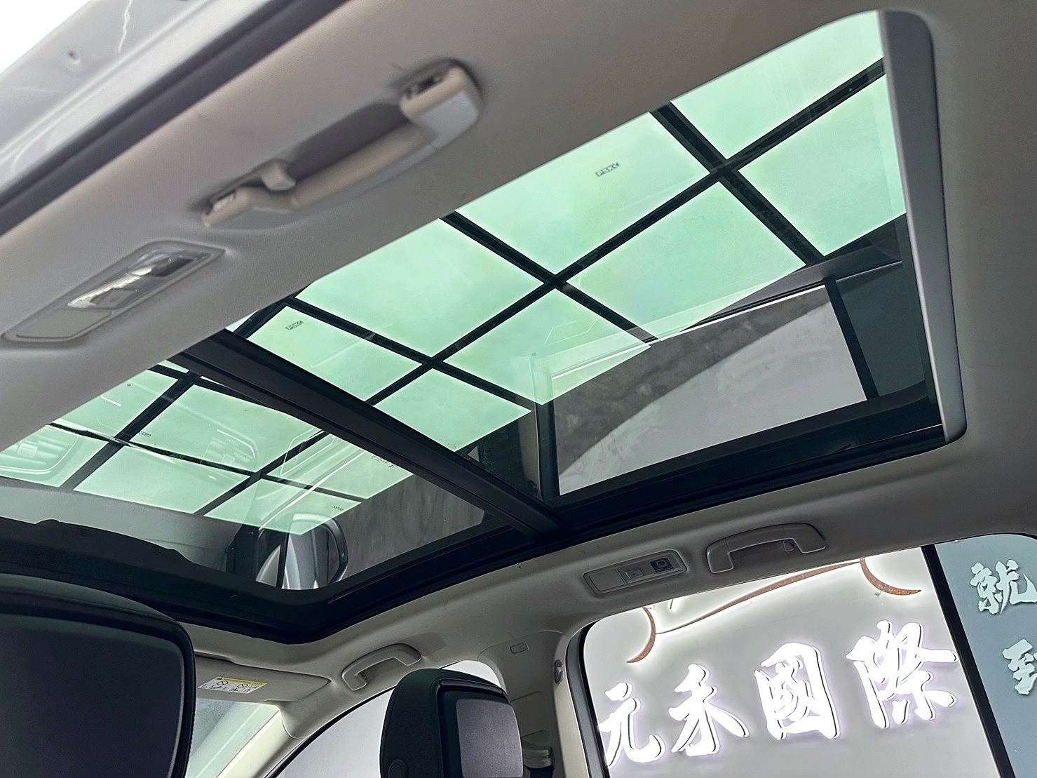 🔥2019式 VW Touran 土狼 280 TSI R-Line 七人座 ACC跟車 電熱椅 自動停車 🔥(114)【阿龍中古車 0968-691-205】  第2張相片