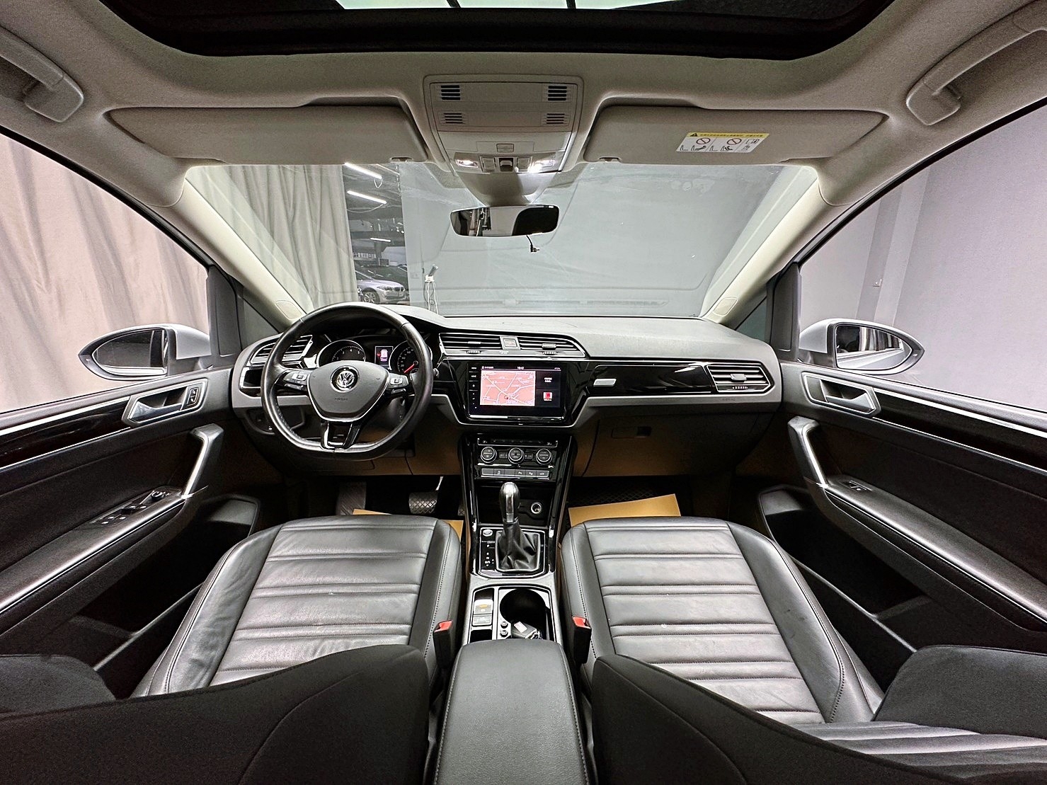 🔥2019式 VW Touran 土狼 280 TSI R-Line 七人座 ACC跟車 電熱椅 自動停車 🔥(114)【阿龍中古車 0968-691-205】  第5張相片