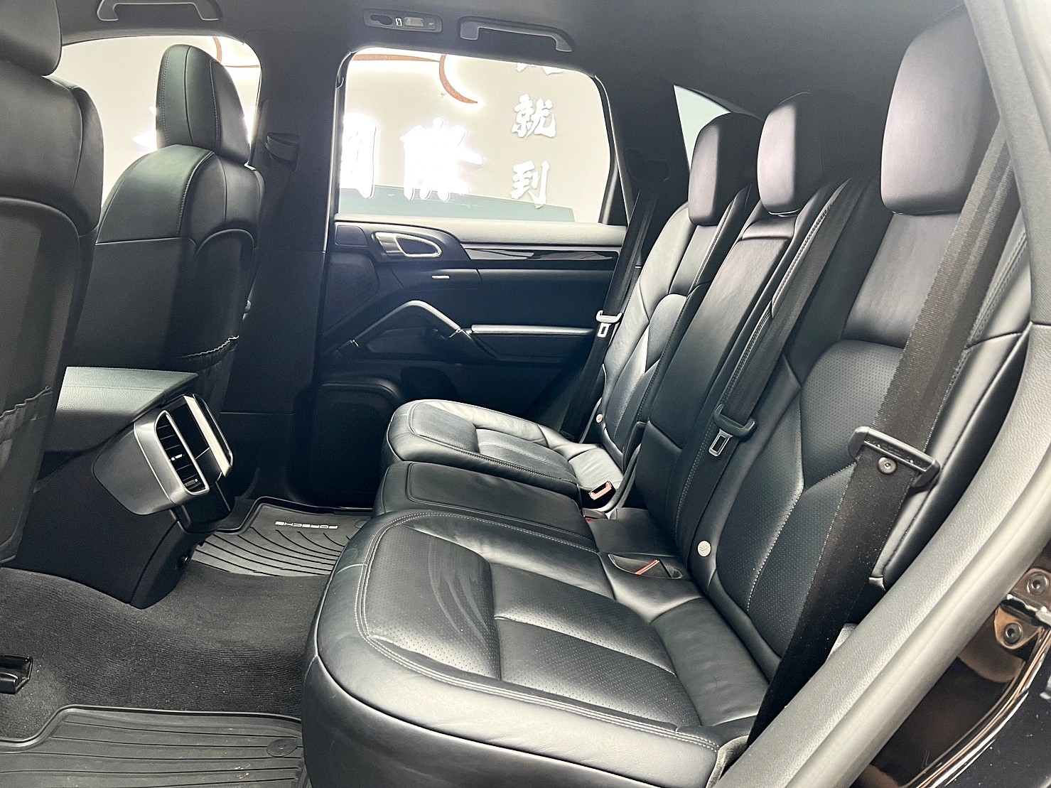 🔥2015式 二代小改 保時捷 凱燕 Porsche Cayenne Diesel 選配天窗/電子懸吊/14向記憶座椅🔥(107)【阿龍中古車 0968-691-205】【父親節特惠好禮雙重奏✔️饗食天堂餐券4張+✔️開運888紅包】  第8張相片